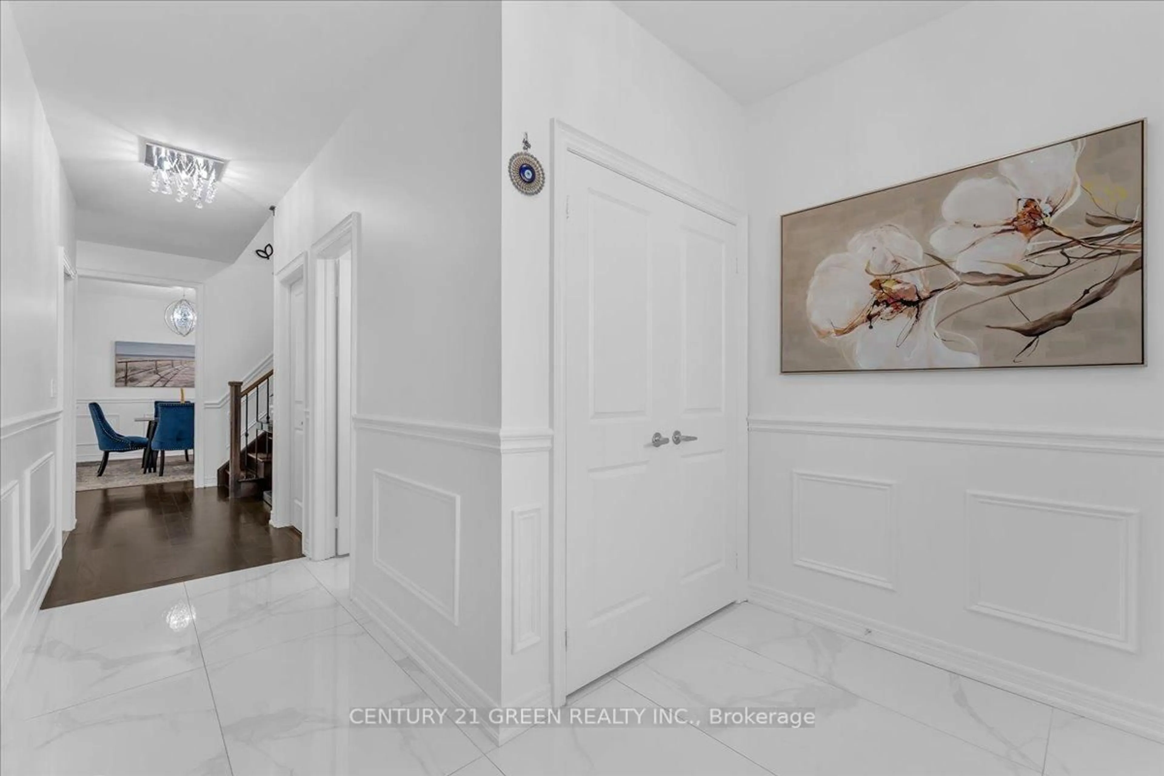Indoor entryway for 16 Grendon Cres, Brampton Ontario L6X 5N4