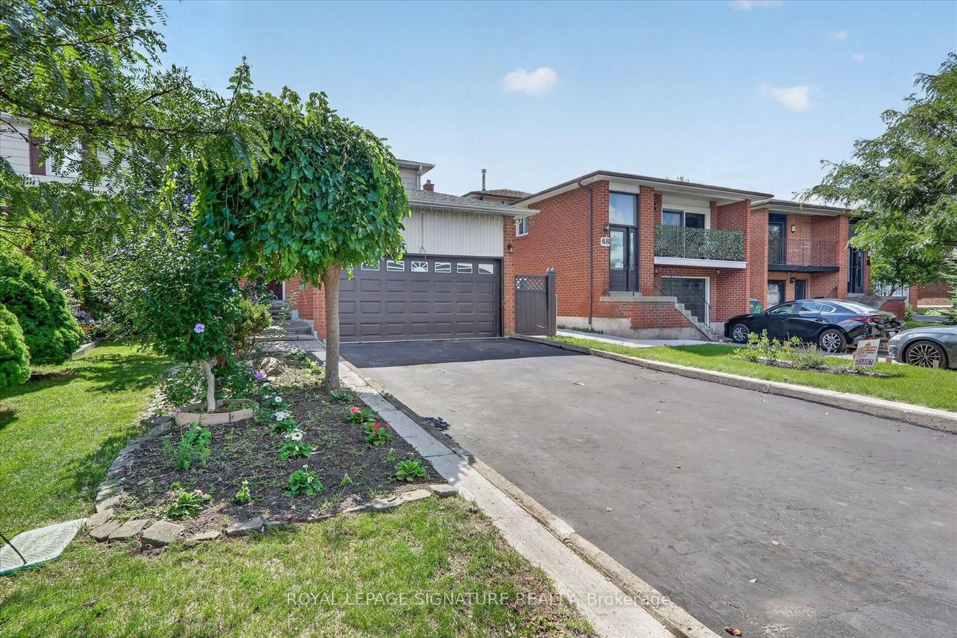 A pic from outside/outdoor area/front of a property/back of a property/a pic from drone, street for 66 Martindale Cres, Brampton Ontario L6X 2V1