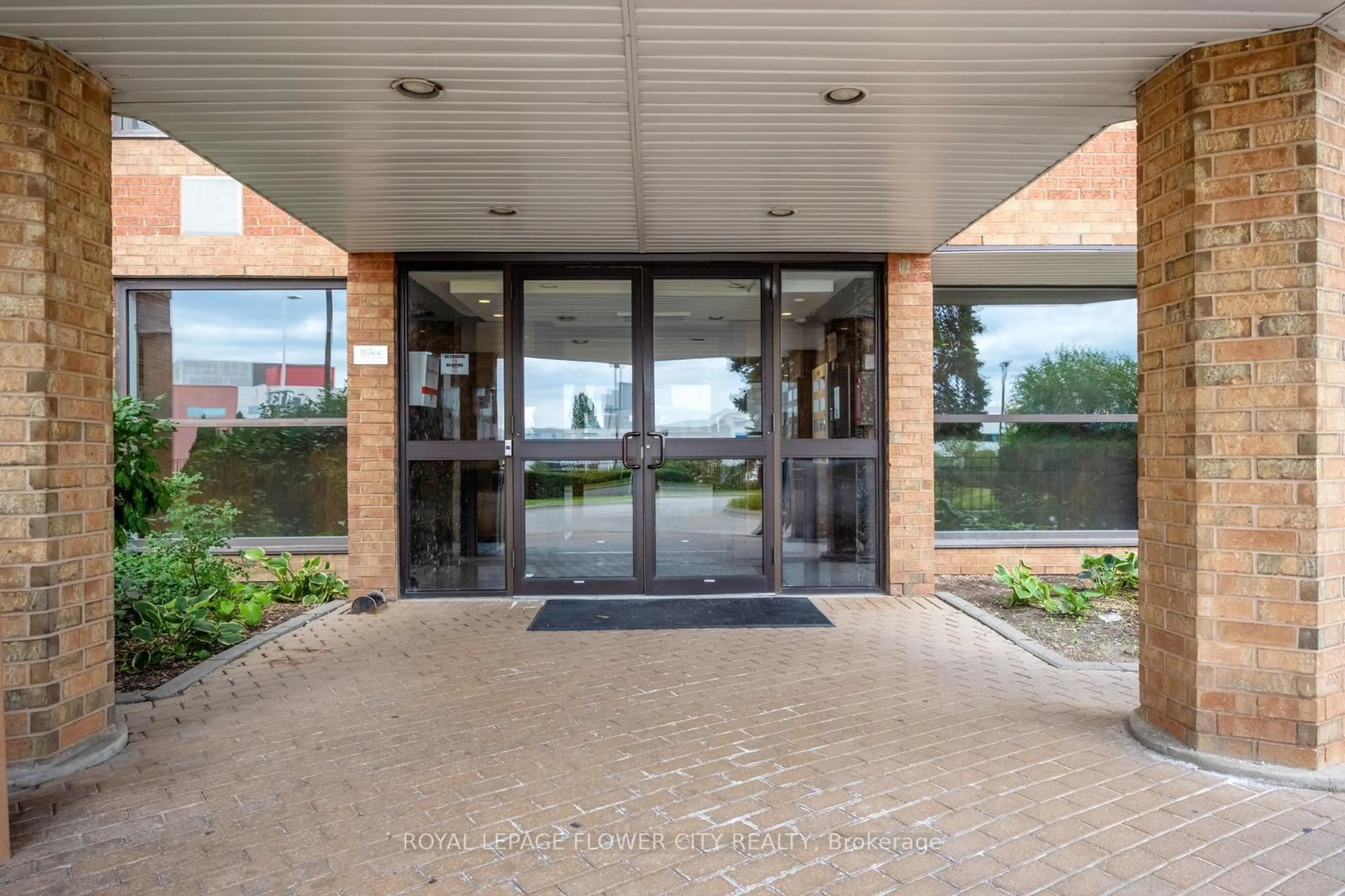 Indoor foyer for 6 Humberline Dr #417, Toronto Ontario M9W 6X8