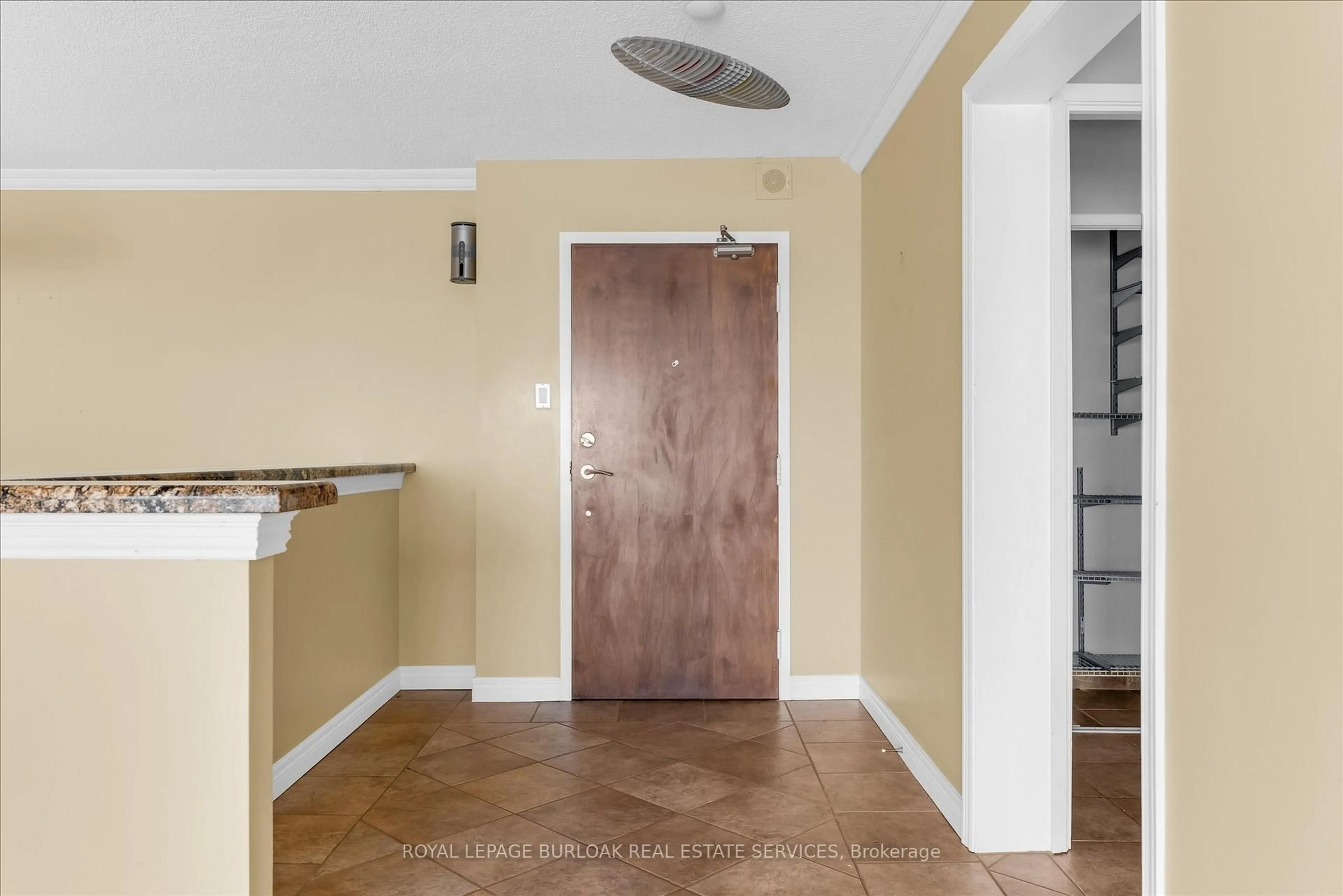 Indoor entryway for 5280 Lakeshore Rd #510, Burlington Ontario L7L 5R1