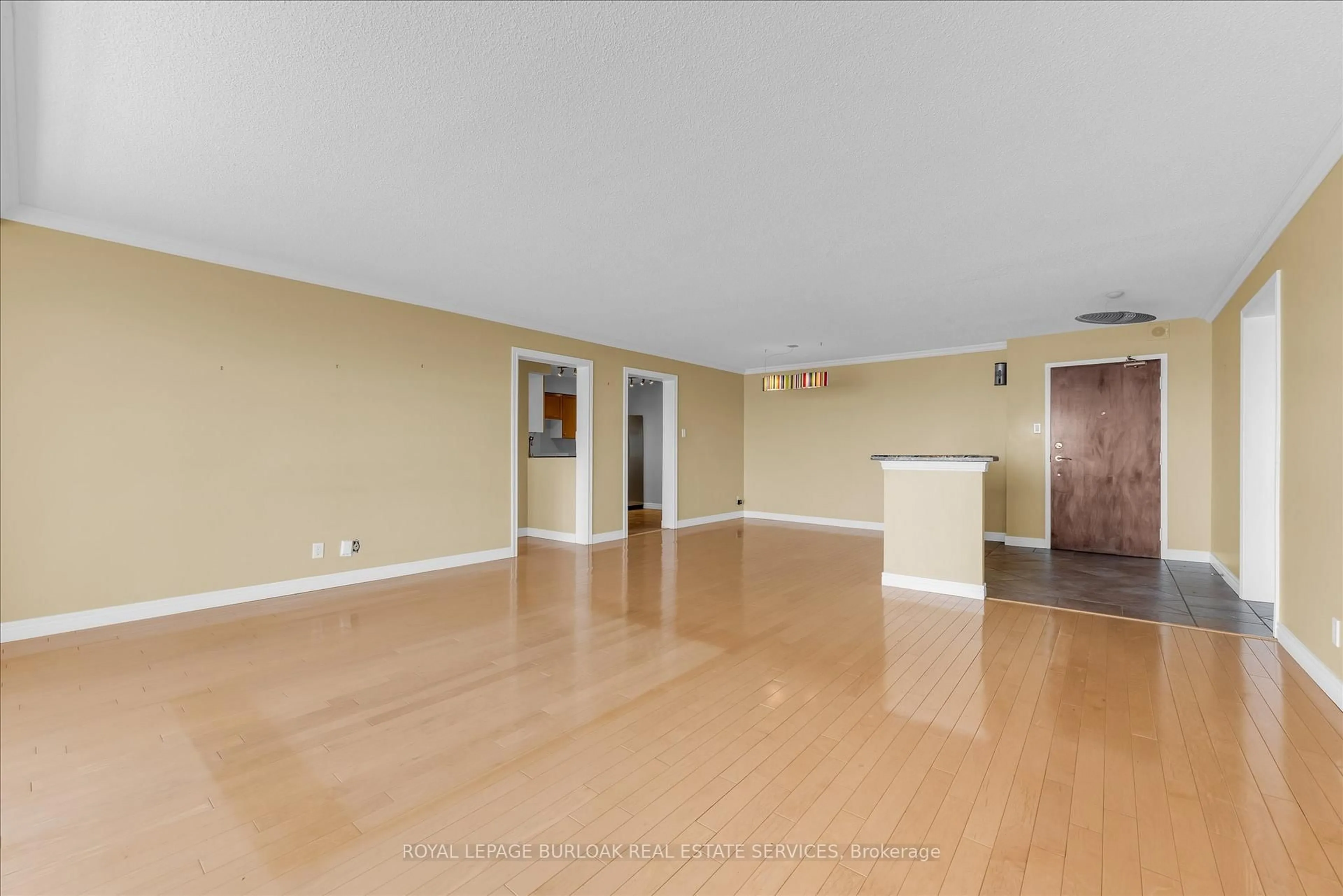 A pic of a room for 5280 Lakeshore Rd #510, Burlington Ontario L7L 5R1