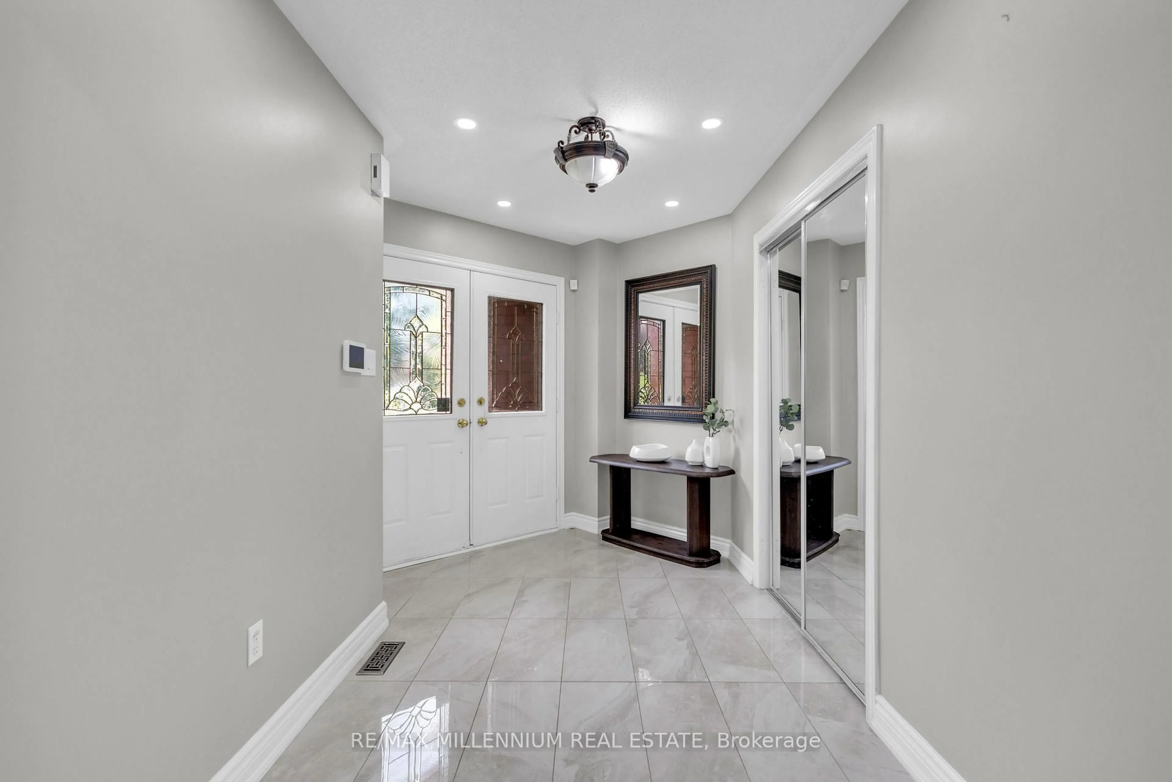 Indoor entryway for 252 Mountainberry Rd, Brampton Ontario L6R 1H9