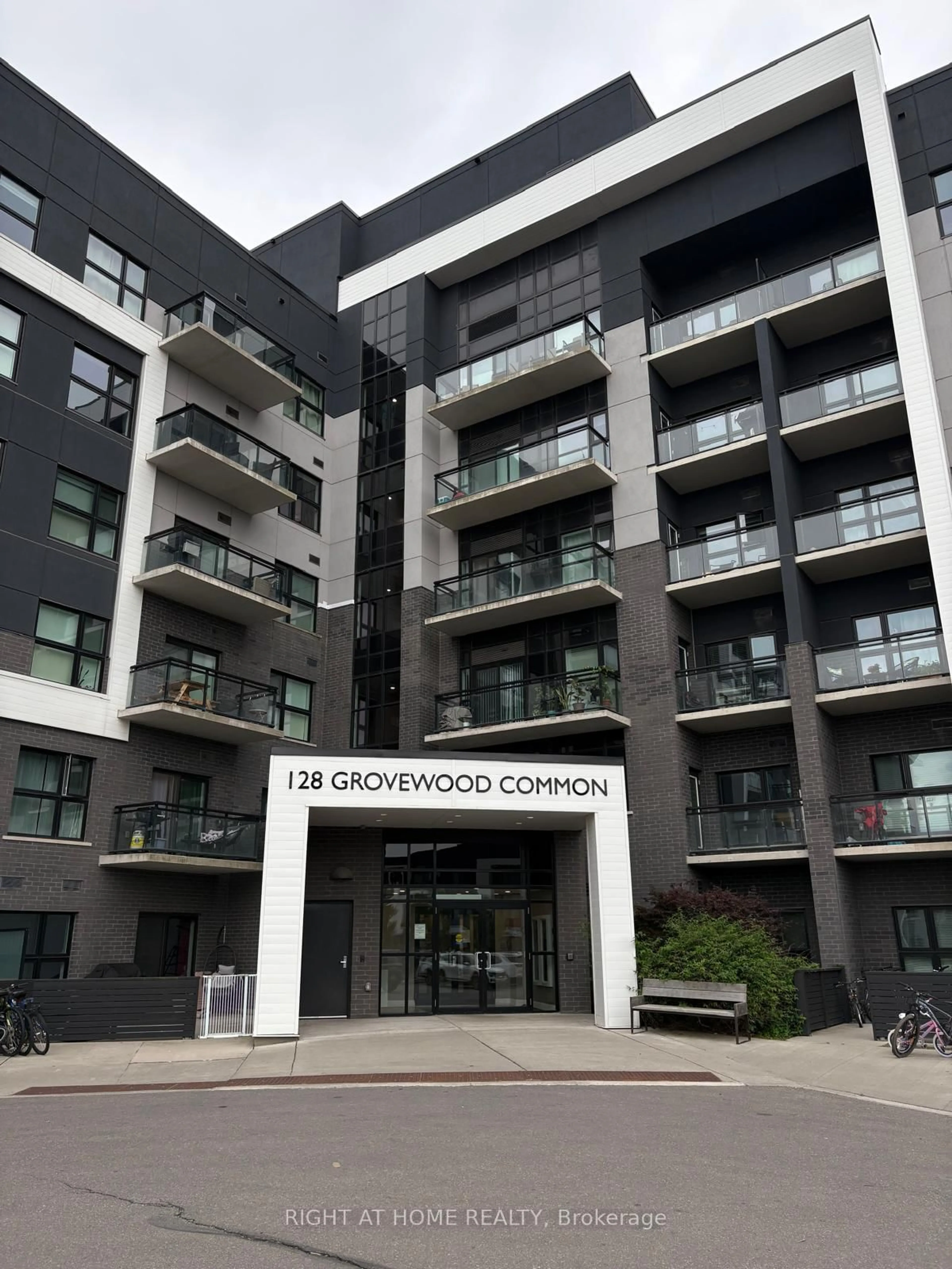 Indoor foyer for 128 Grovewood Common #405, Oakville Ontario L6H 0X3