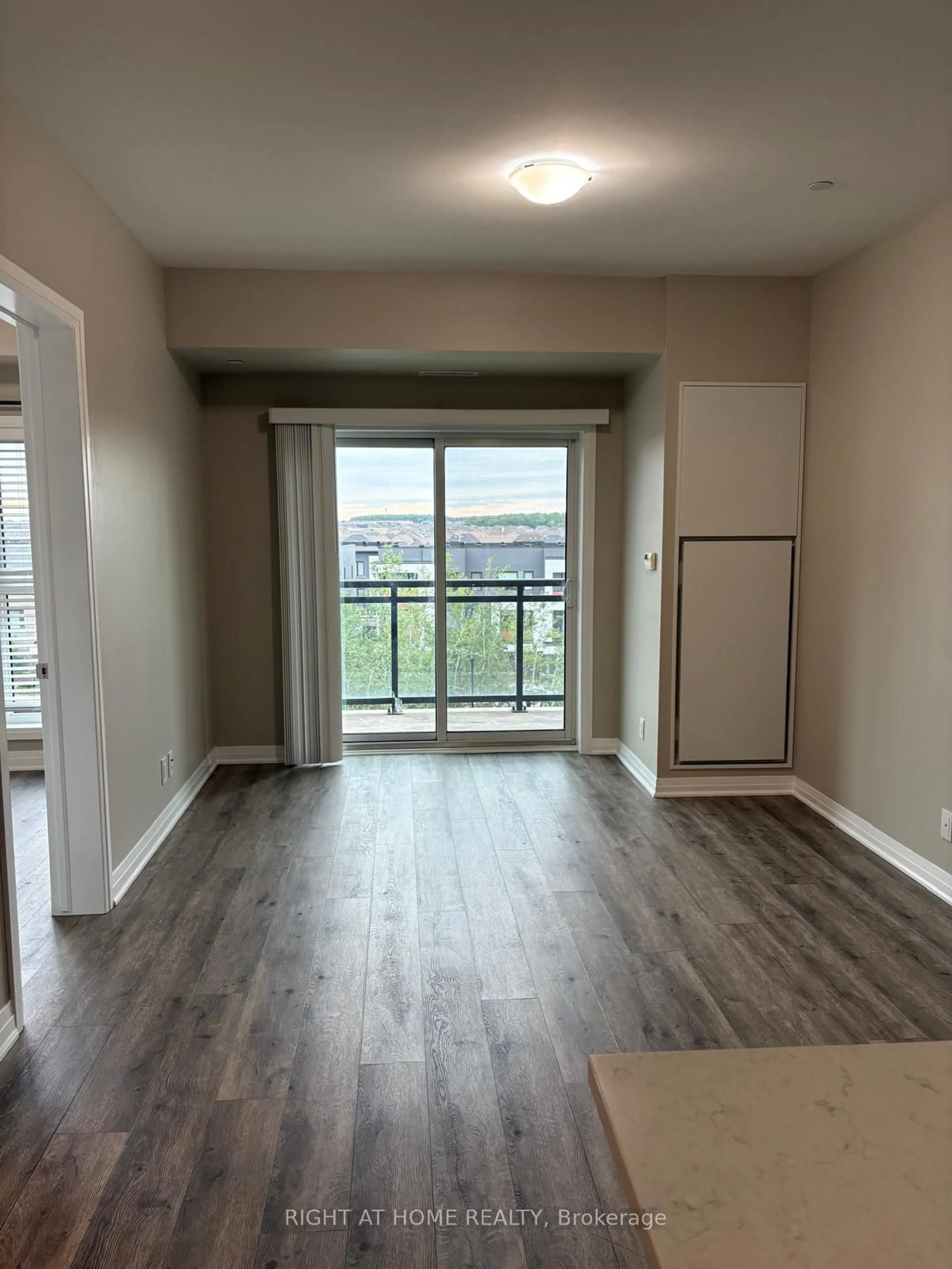 A pic of a room for 128 Grovewood Common #405, Oakville Ontario L6H 0X3
