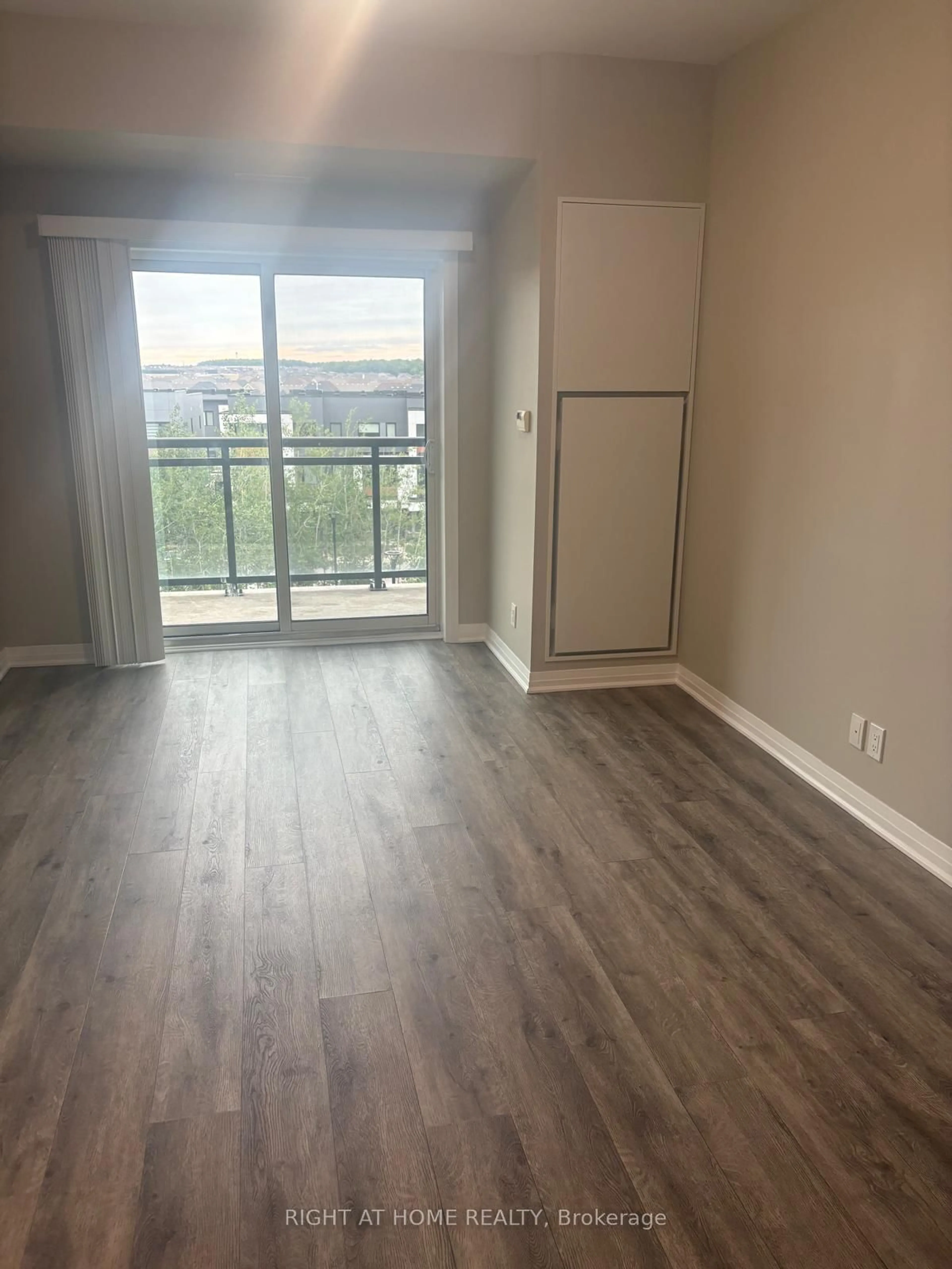A pic of a room for 128 Grovewood Common #405, Oakville Ontario L6H 0X3