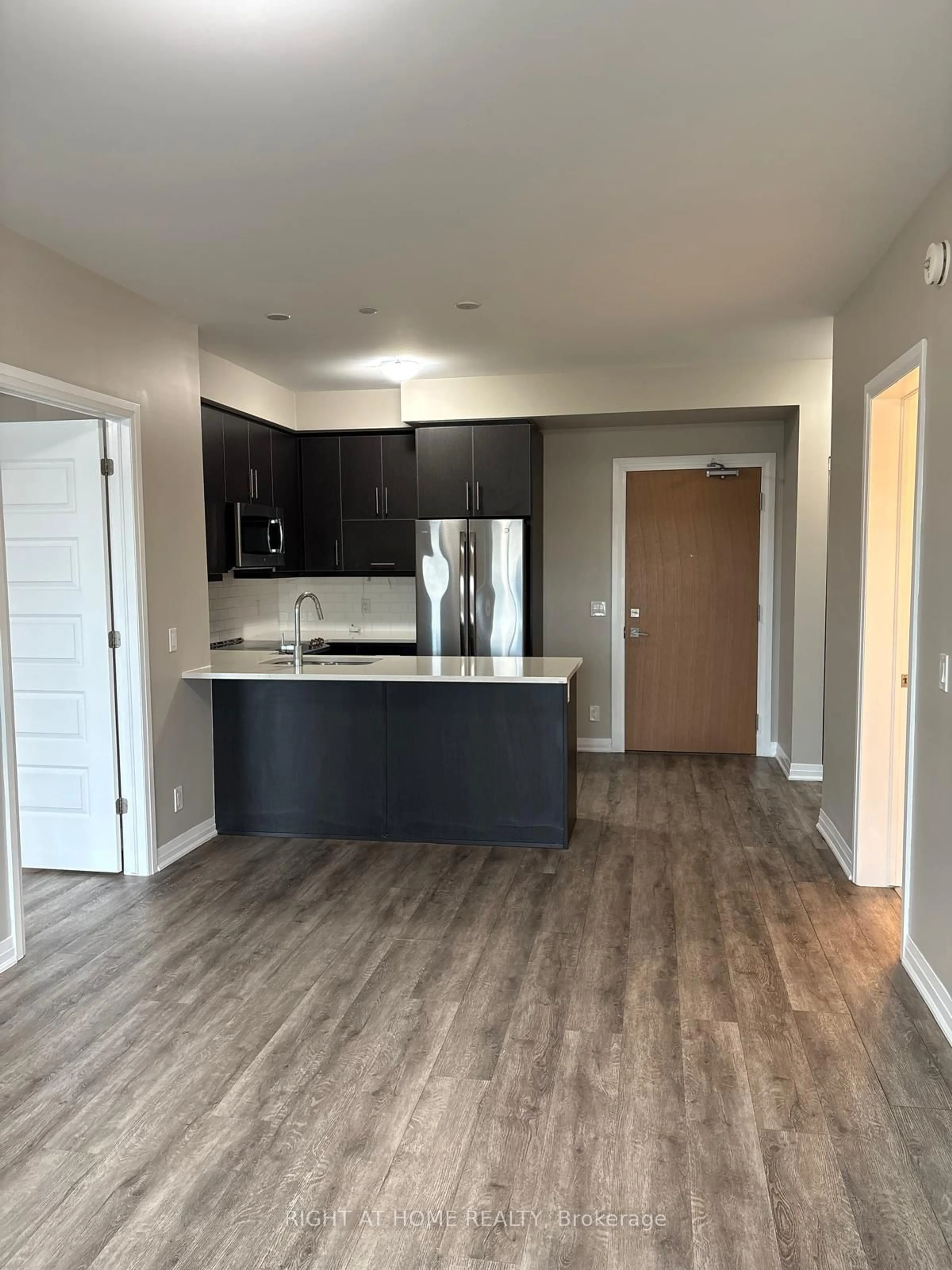 Open concept kitchen, wood/laminate floor for 128 Grovewood Common #405, Oakville Ontario L6H 0X3