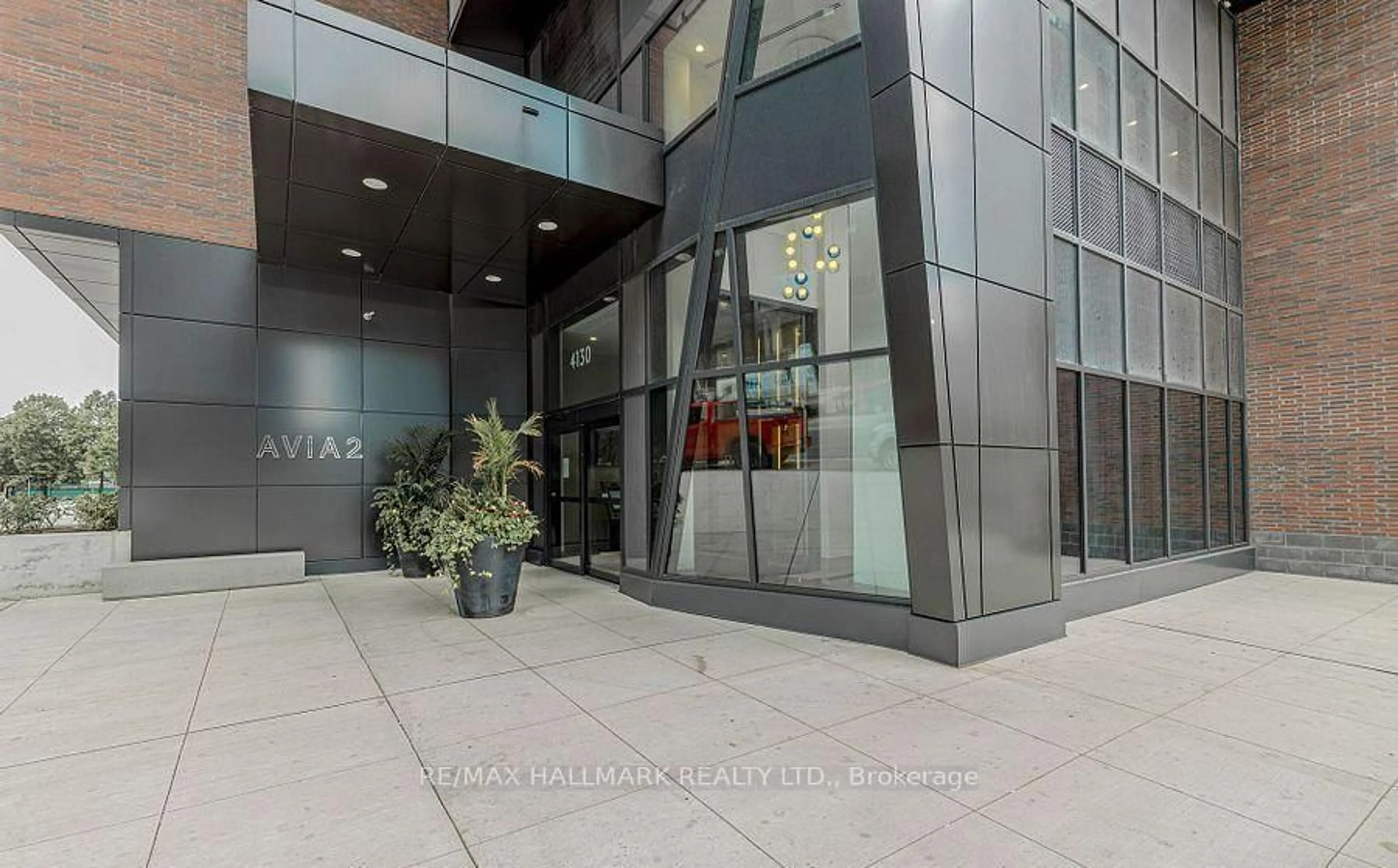 Indoor foyer for 4130 Parkside Village Dr #1007, Mississauga Ontario L5B 3M8