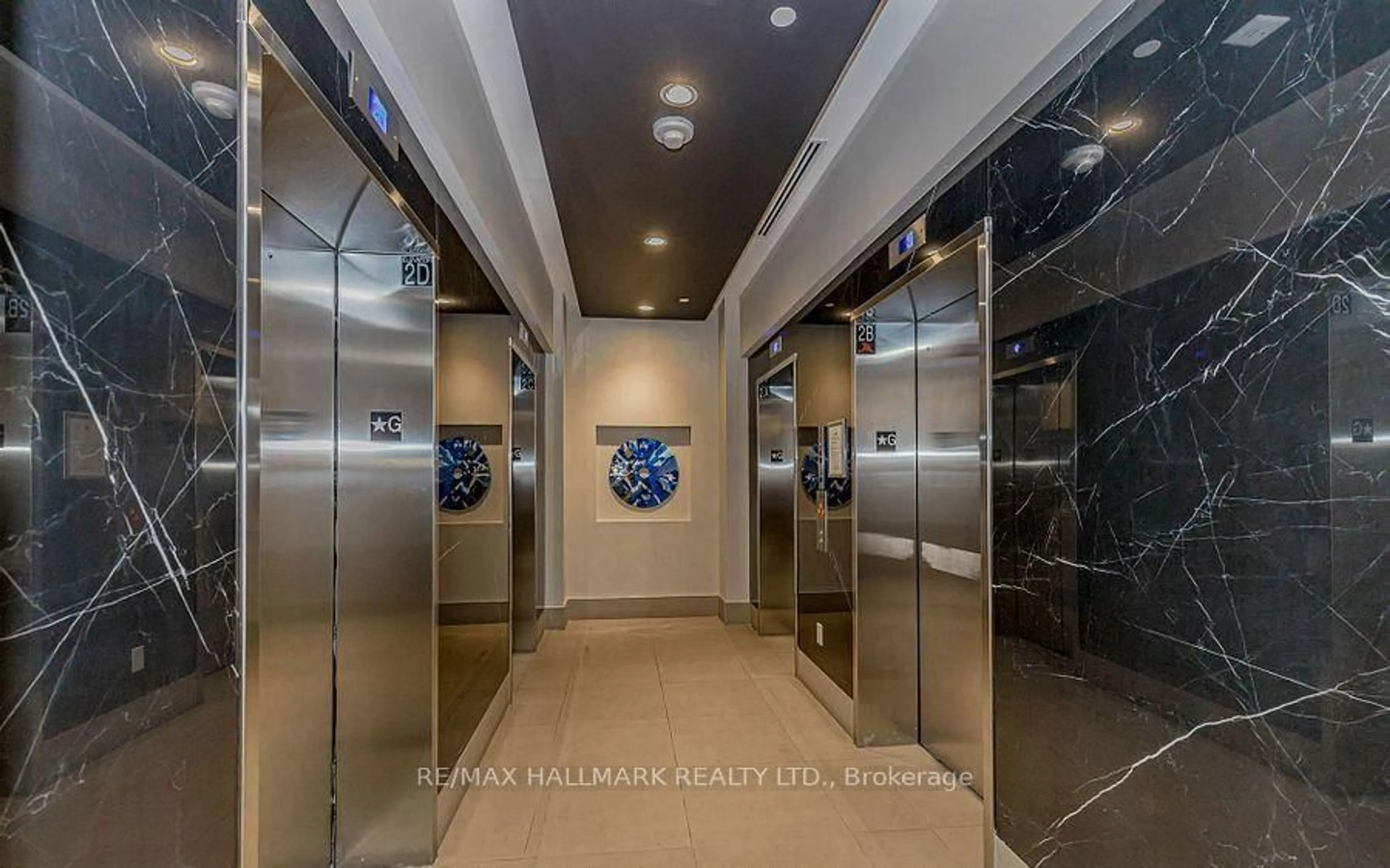 Indoor foyer for 4130 Parkside Village Dr #1007, Mississauga Ontario L5B 3M8