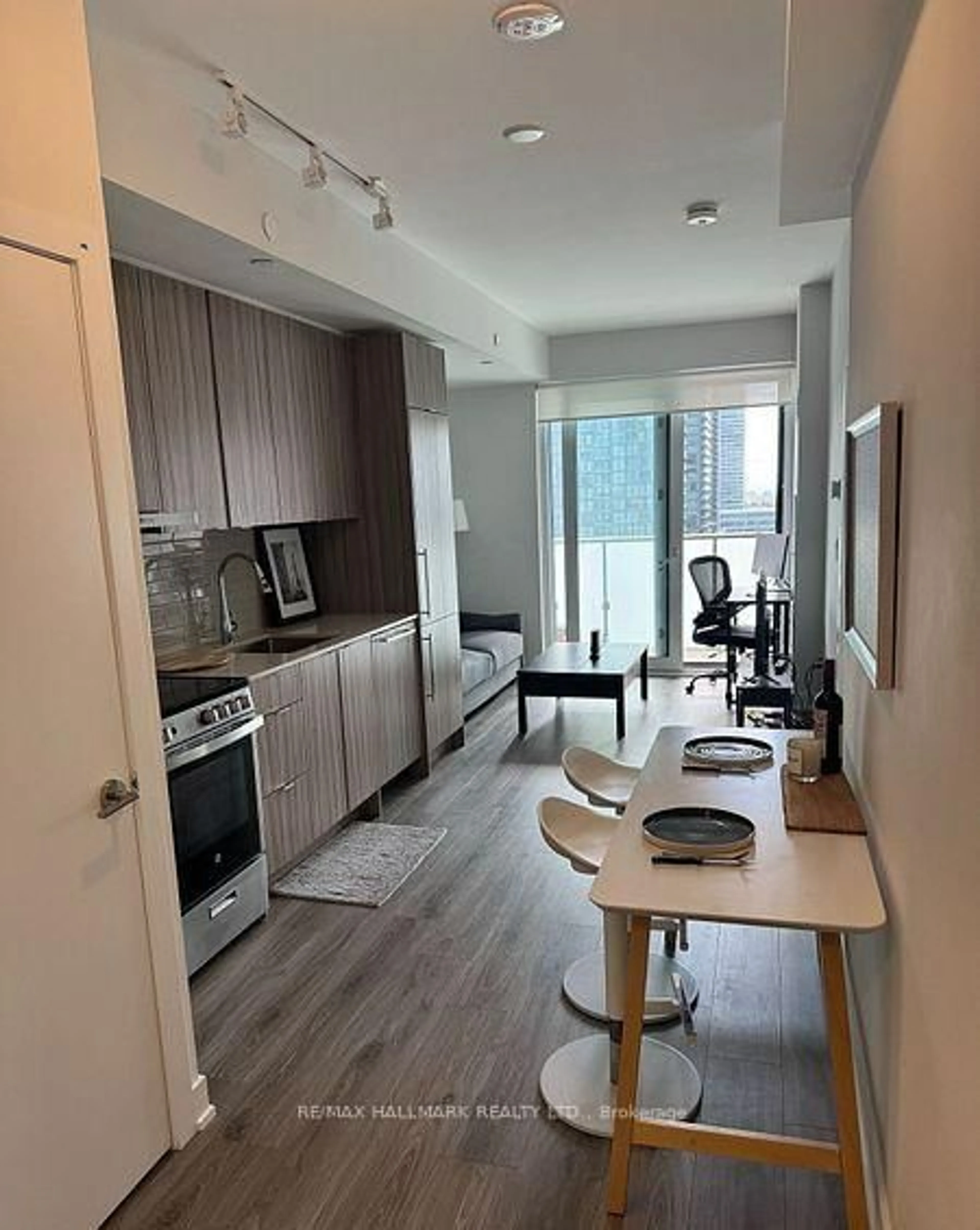 A pic of a room for 4130 Parkside Village Dr #1007, Mississauga Ontario L5B 3M8