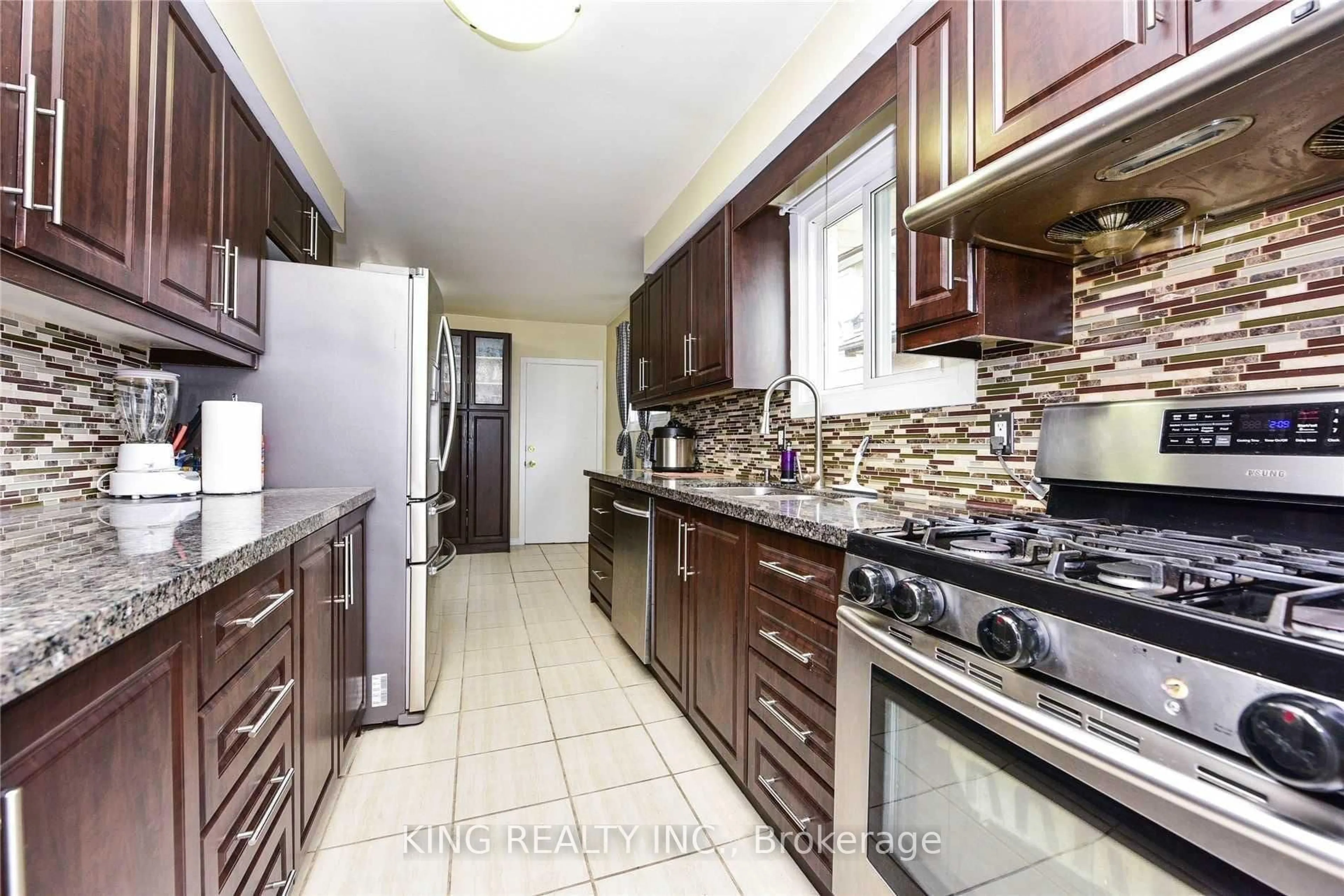 Standard kitchen, ceramic/tile floor for 3412 Monica Dr, Mississauga Ontario L4T 3E7