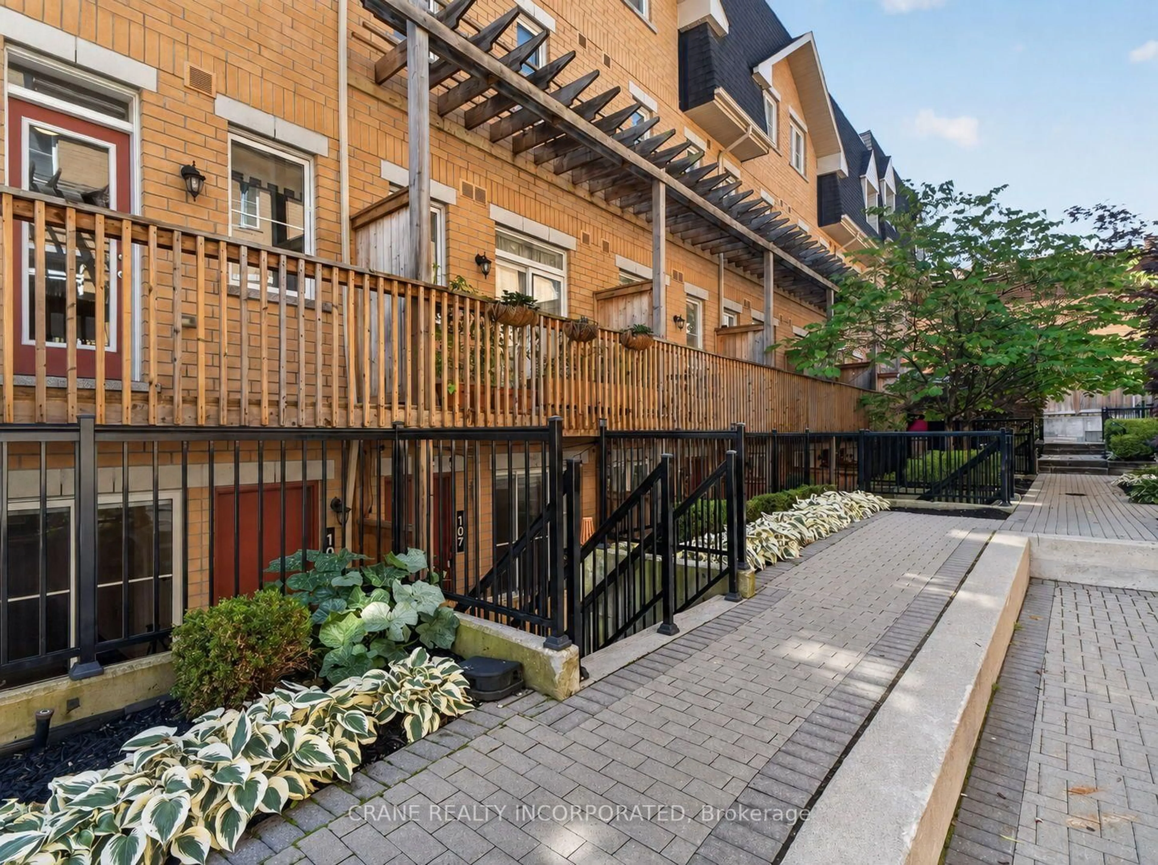 Patio, street for 400 Hopewell Ave #108, Toronto Ontario M6E 2S2