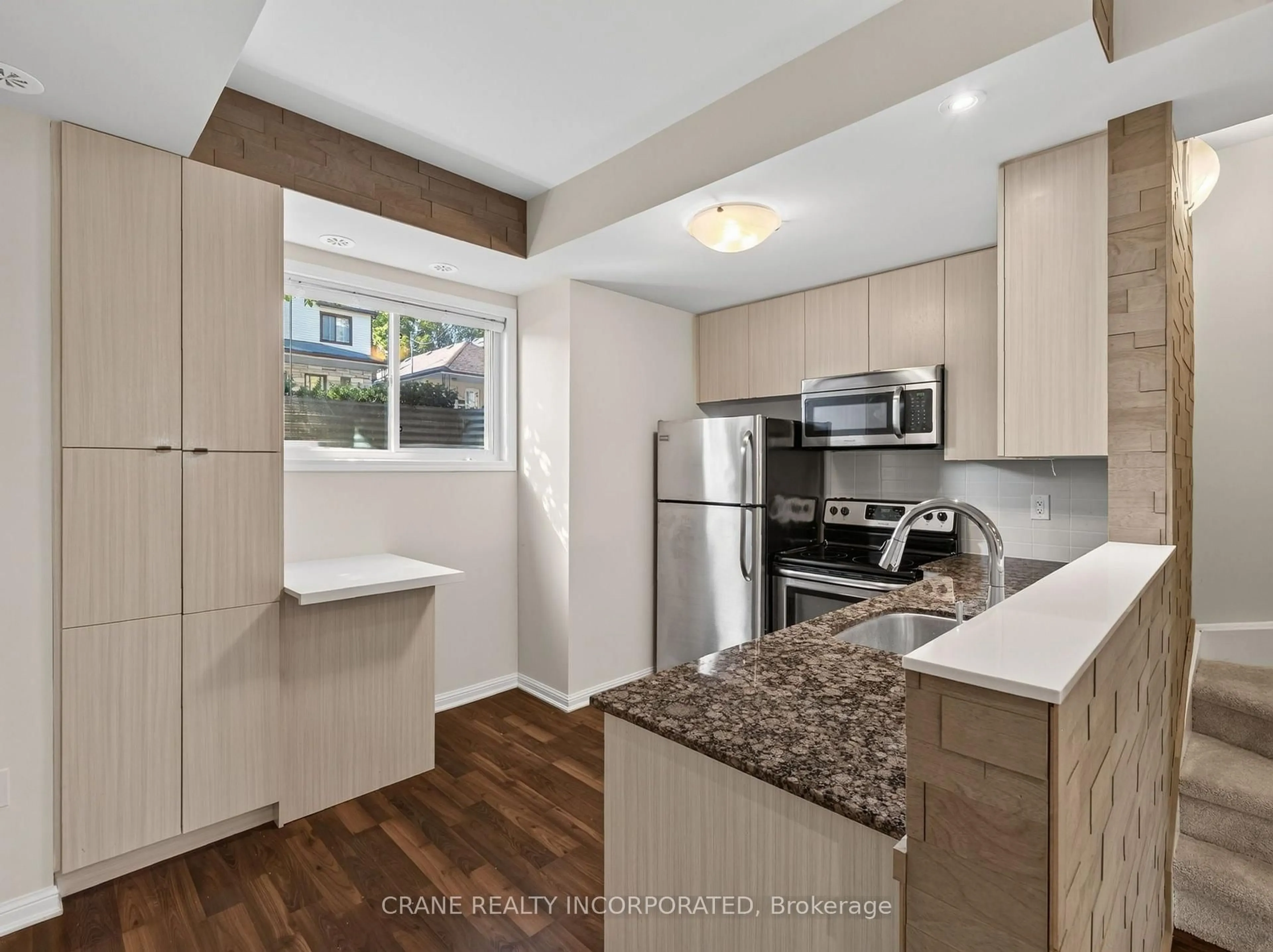 Unknown for 400 Hopewell Ave #108, Toronto Ontario M6E 2S2