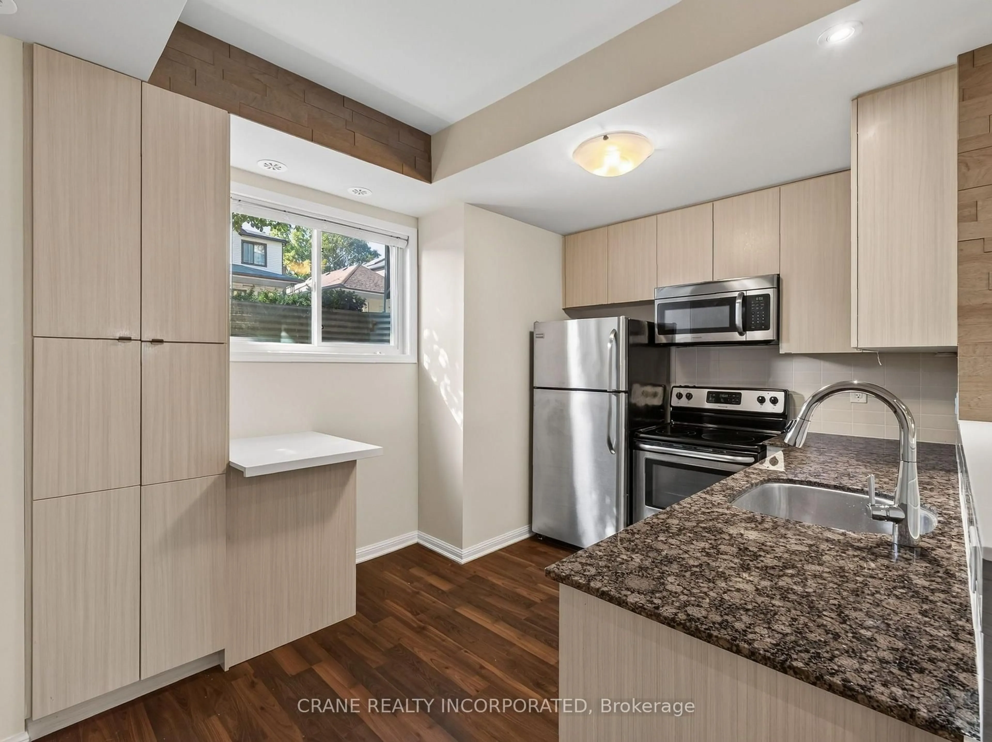 Unknown for 400 Hopewell Ave #108, Toronto Ontario M6E 2S2