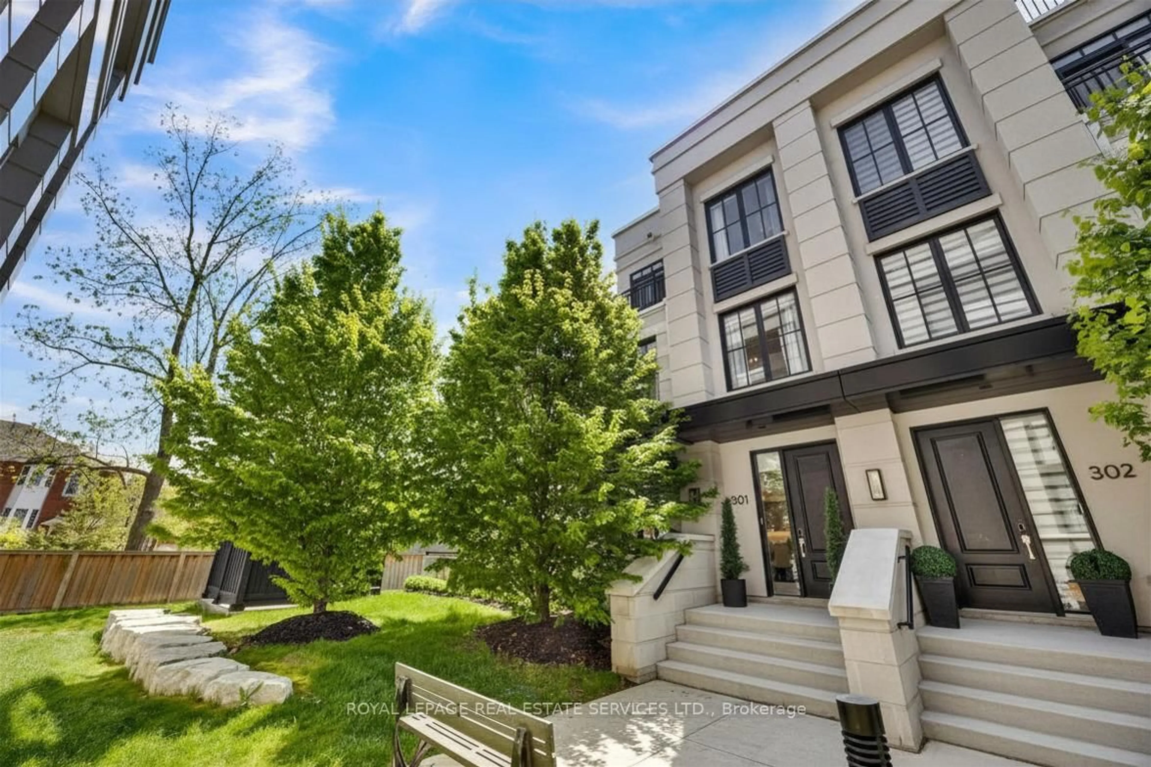 Patio, street for 1195 Gooseberry Lane #301, Mississauga Ontario L5G 0B7