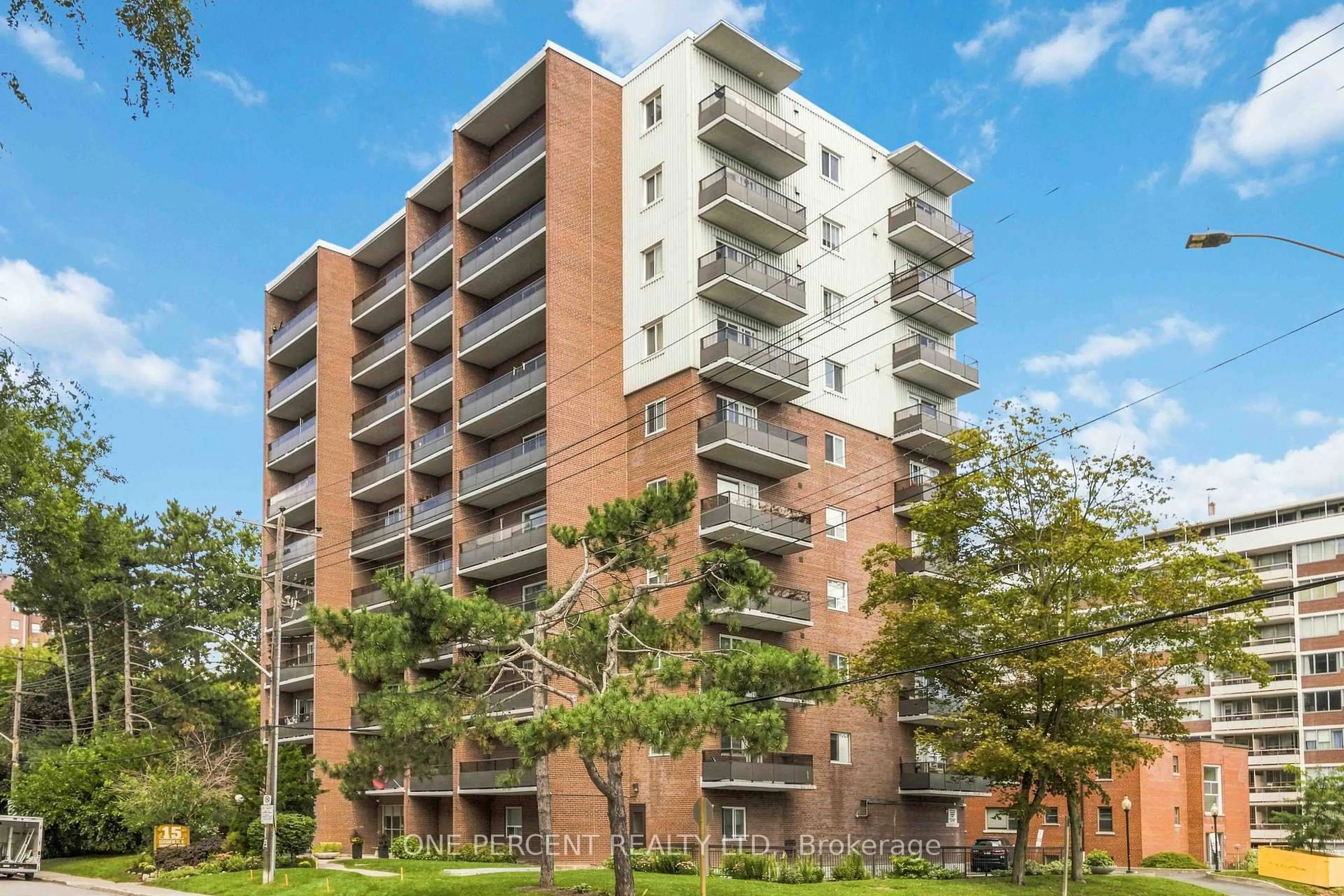 A pic from outside/outdoor area/front of a property/back of a property/a pic from drone, building for 15 Elizabeth St #1005, Mississauga Ontario L5G 2Z3