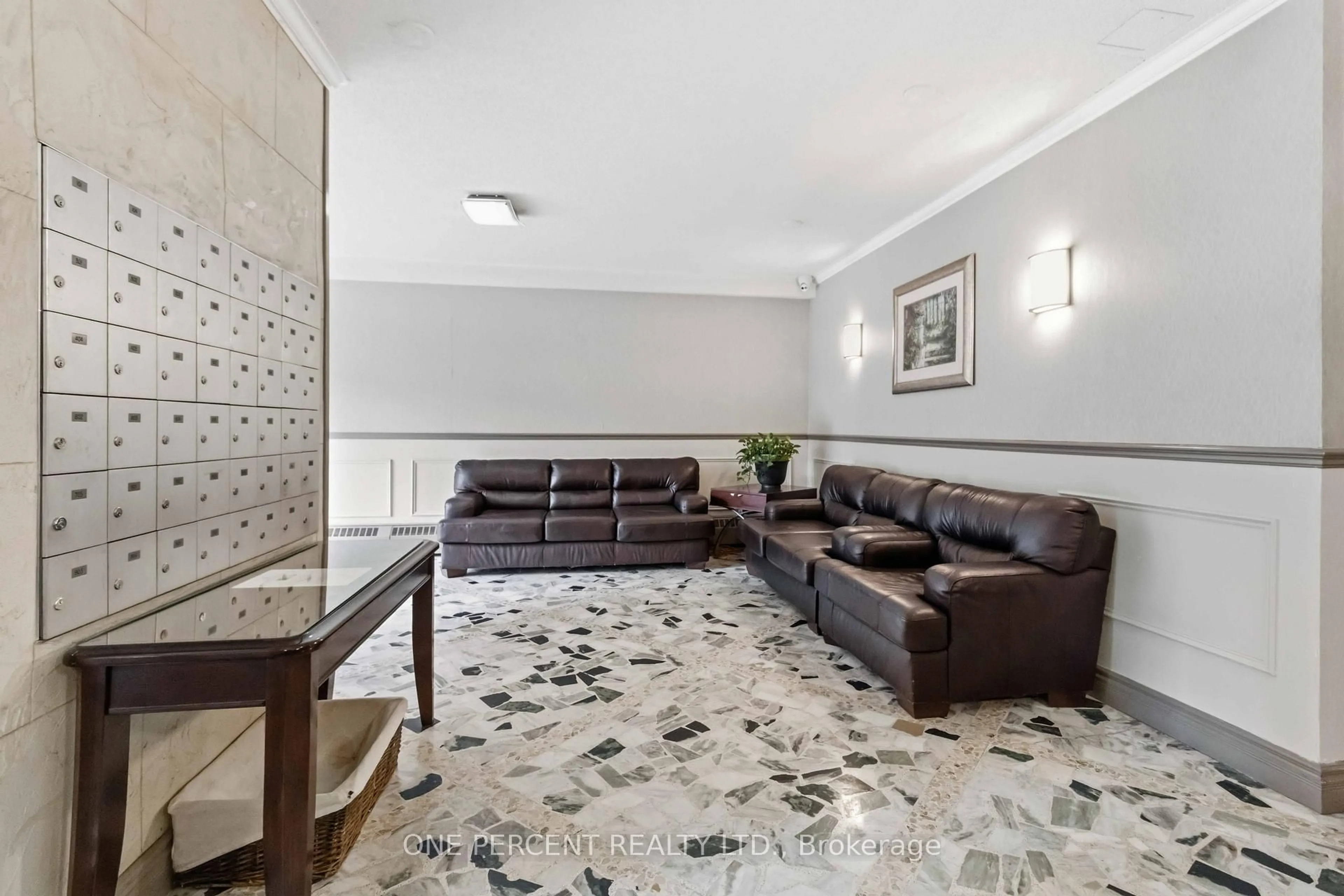 Lobby for 15 Elizabeth St #1005, Mississauga Ontario L5G 2Z3