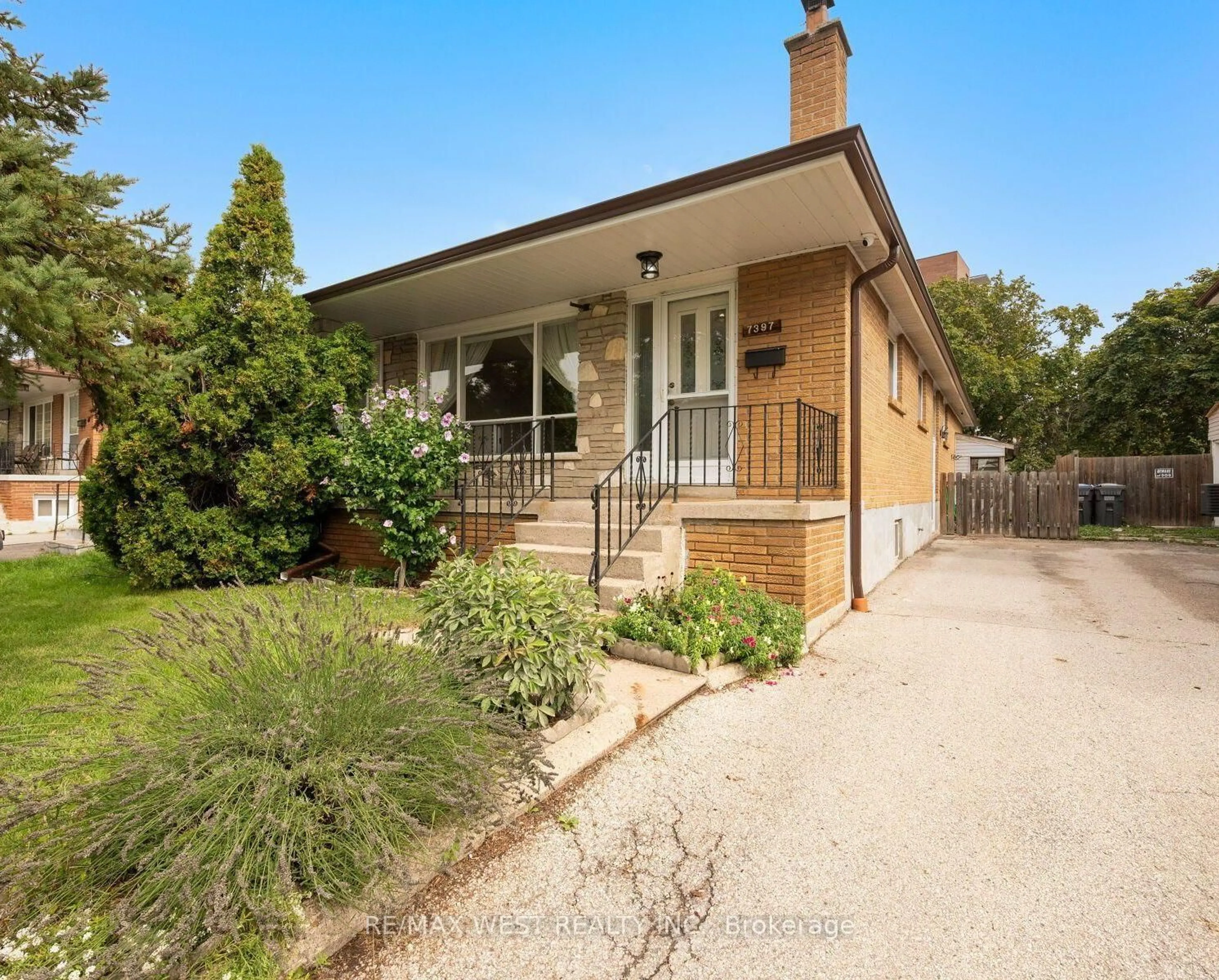 Home with brick exterior material, street for 7397 Catalpa Rd, Mississauga Ontario L4T 2T2