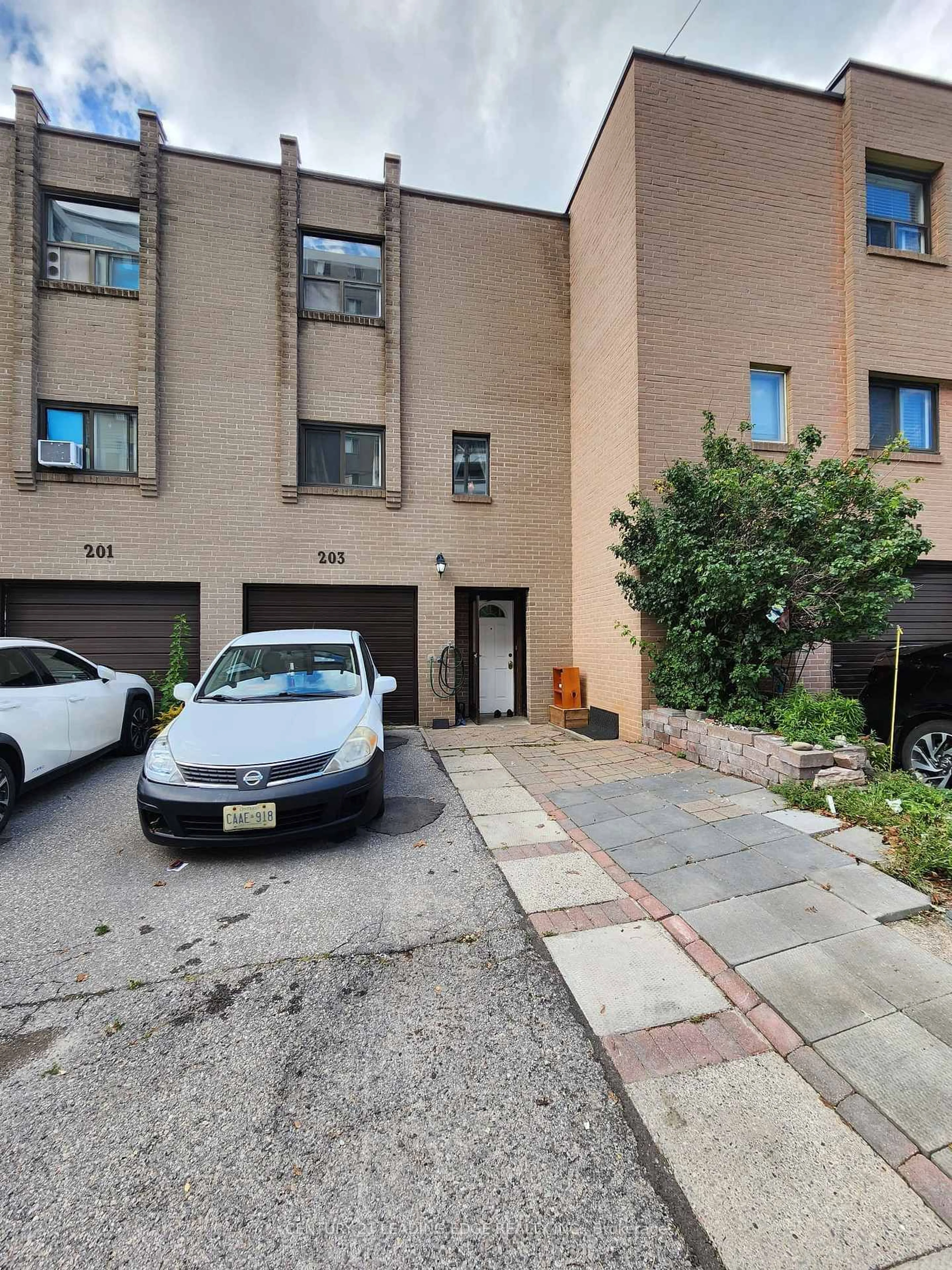 Unknown for 203 Lotherton Ptwy #82, Toronto Ontario M6B 2G6