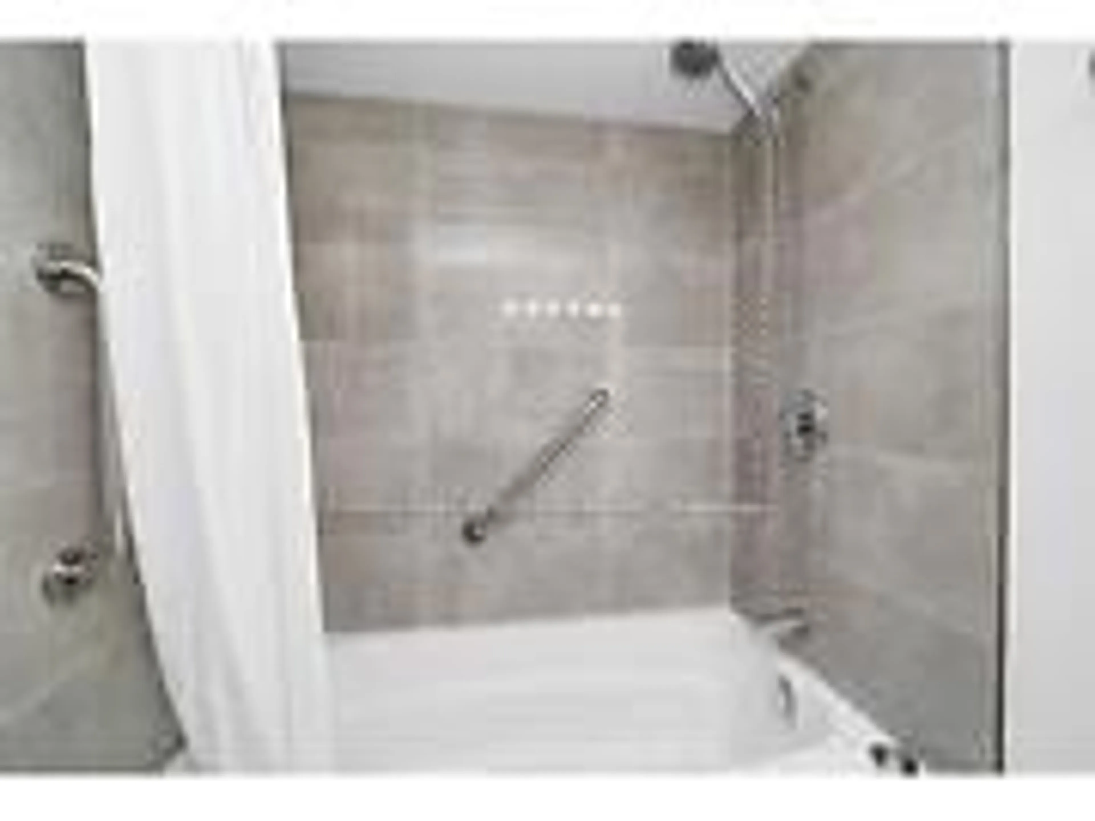 Standard bathroom, ceramic/tile floor for 85 Bristol Rd #134, Mississauga Ontario L4Z 3P3