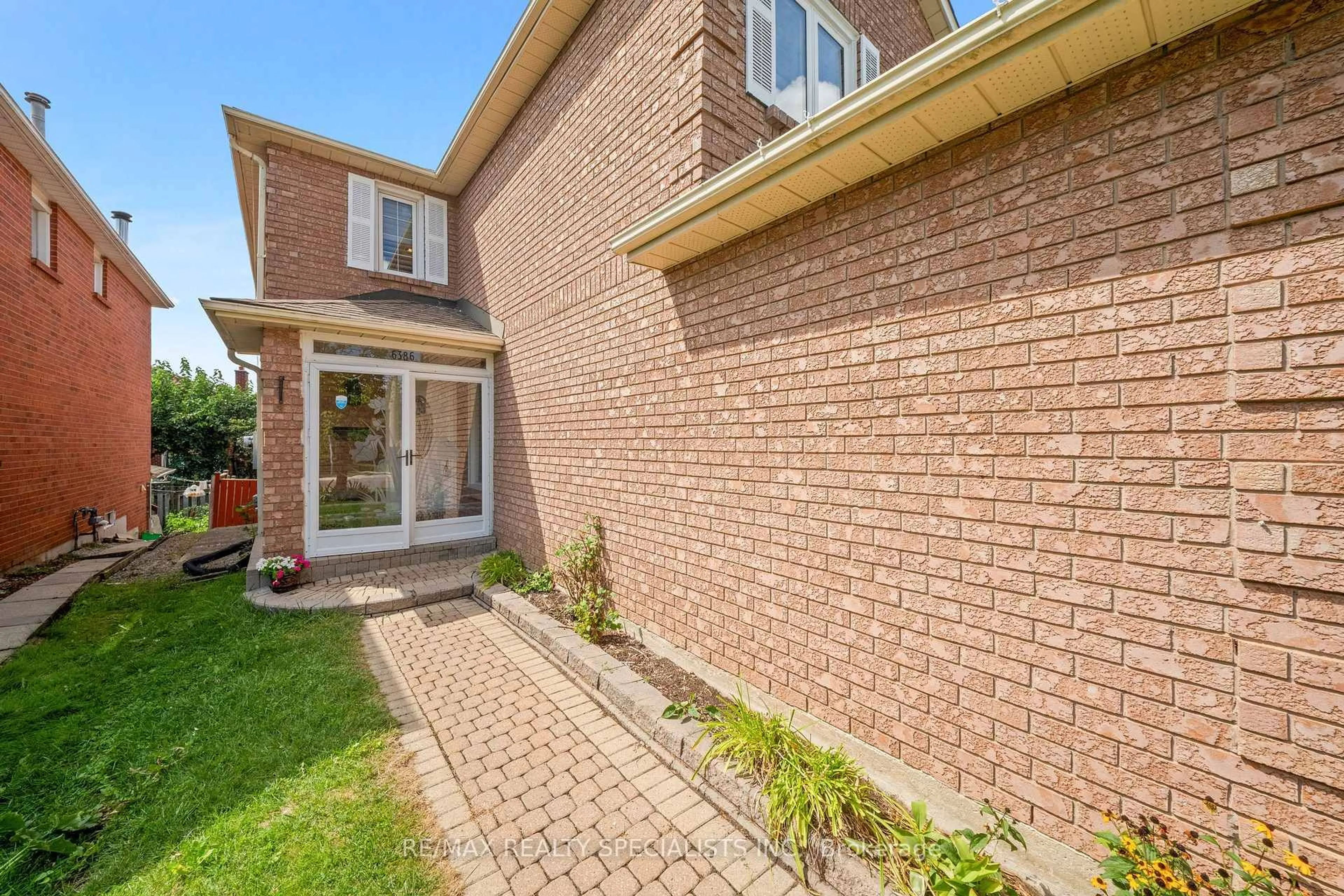 Home with brick exterior material, street for 6386 Longspur Rd, Mississauga Ontario L5N 6H1