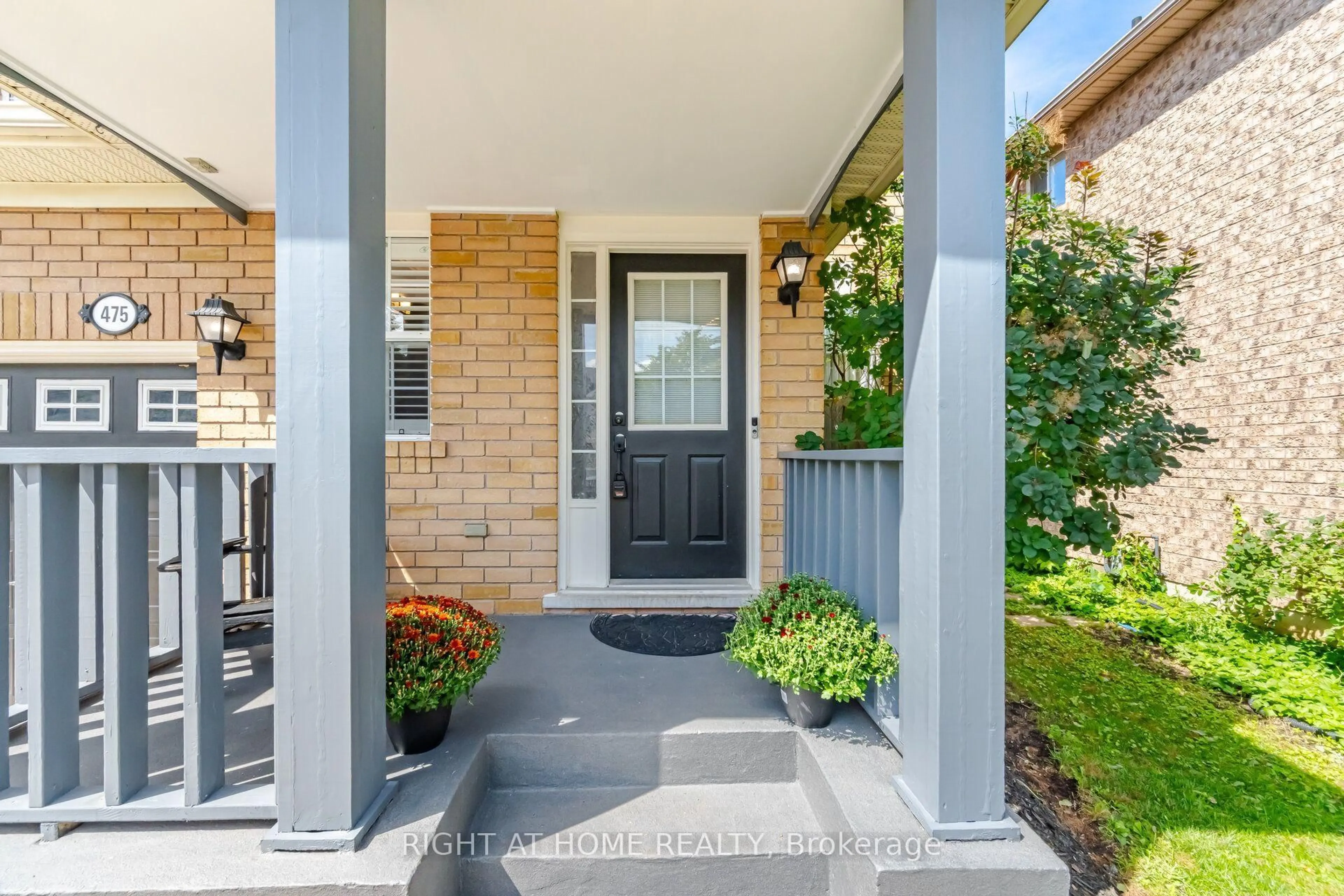 Indoor entryway for 475 Collis Crt, Milton Ontario L9T 5N1