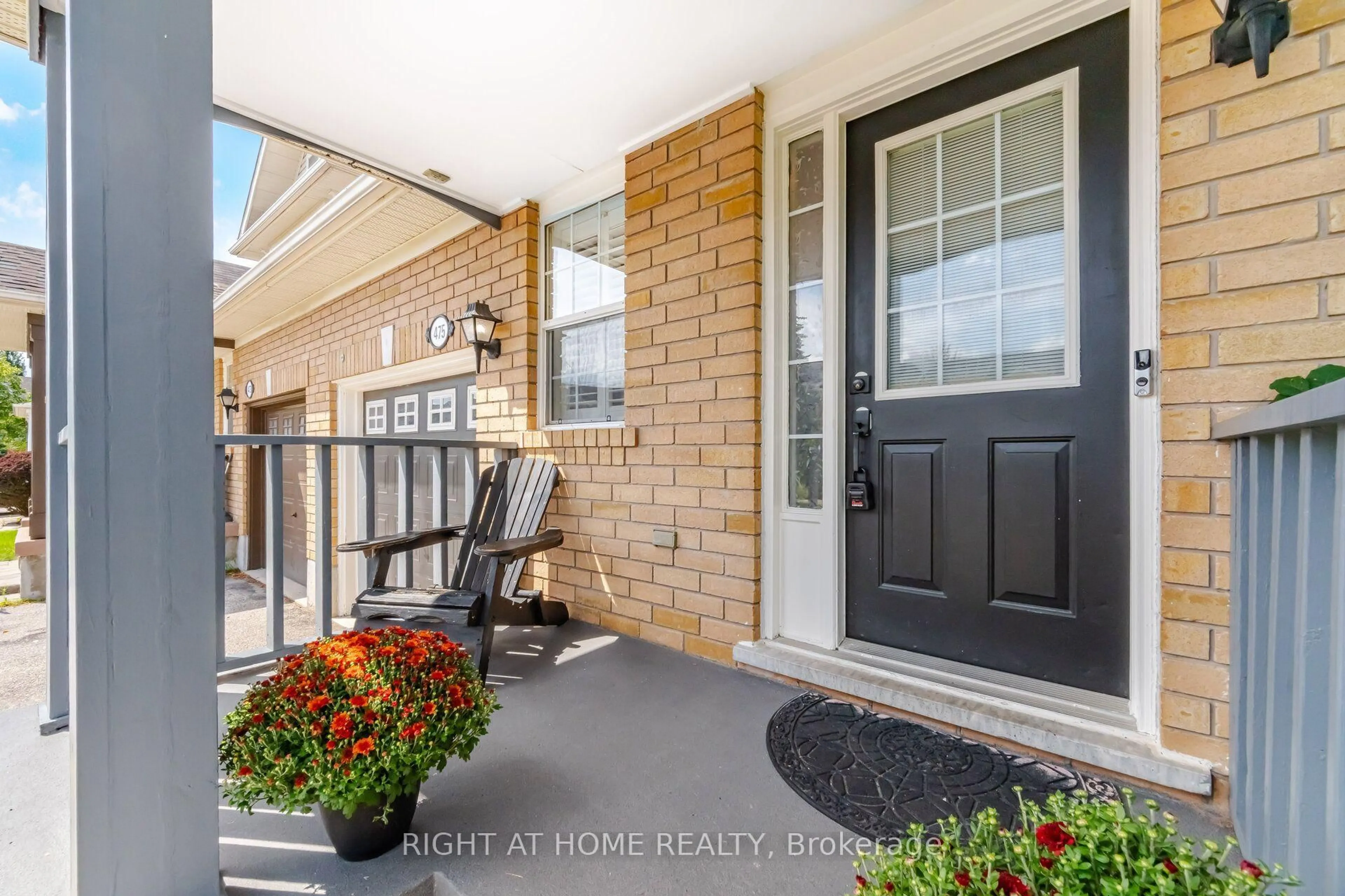 Indoor entryway for 475 Collis Crt, Milton Ontario L9T 5N1