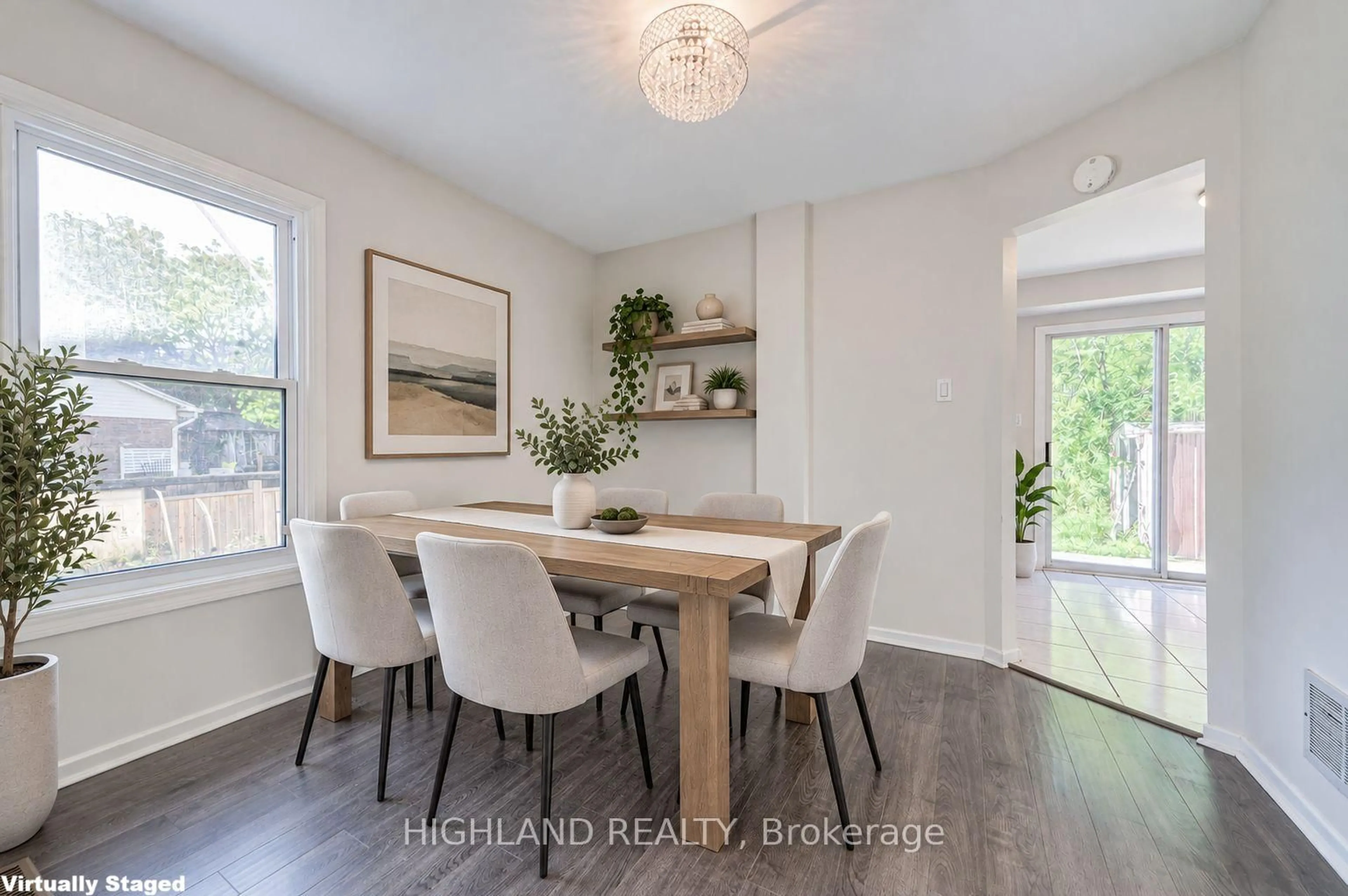 Dining room, wood/laminate floor for 2032 Glenada Cres, Oakville Ontario L6H 4M5