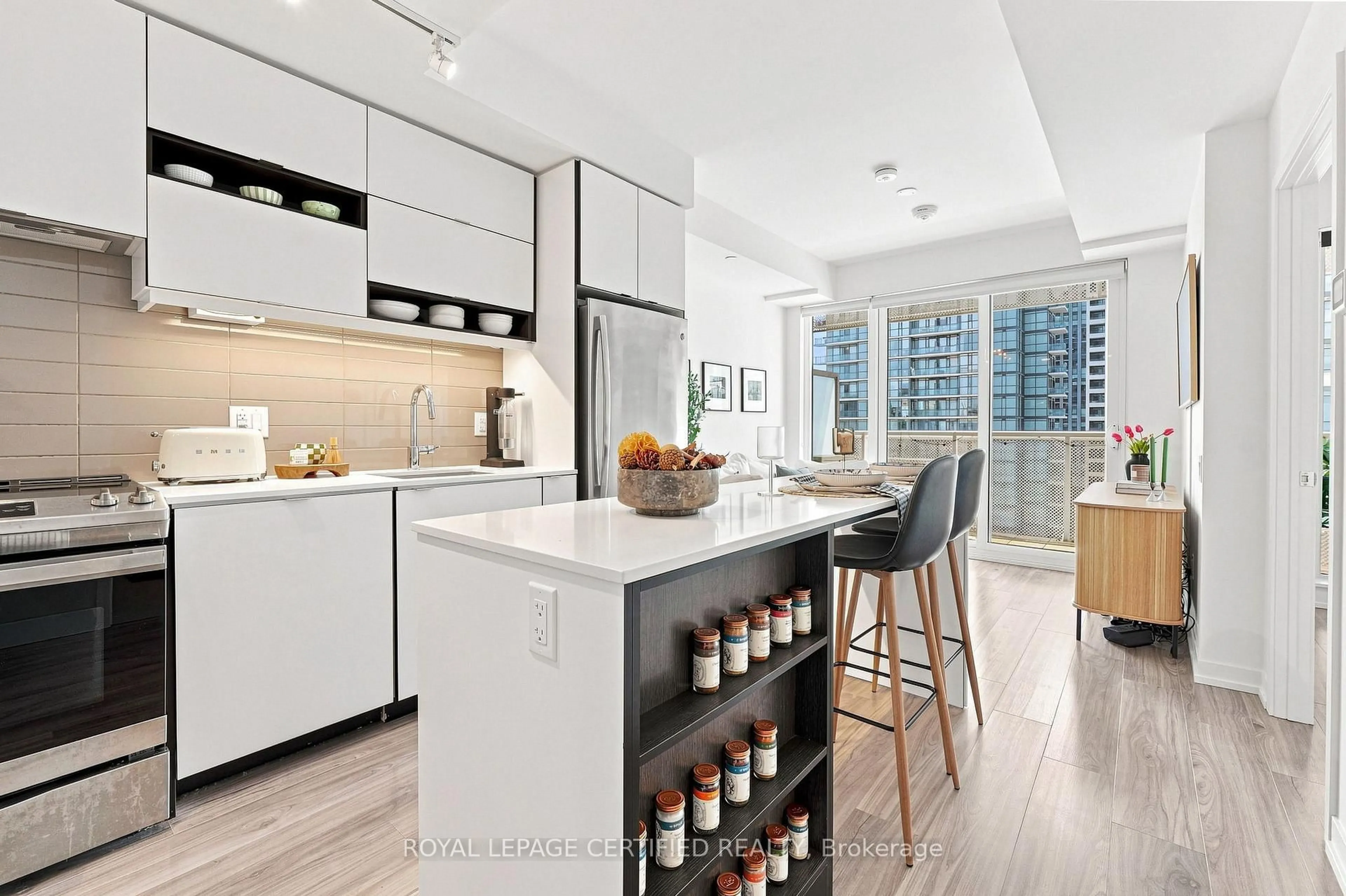 Contemporary kitchen, ceramic/tile floor for 4065 Confederation Pkwy #2112, Mississauga Ontario L5B 0L4