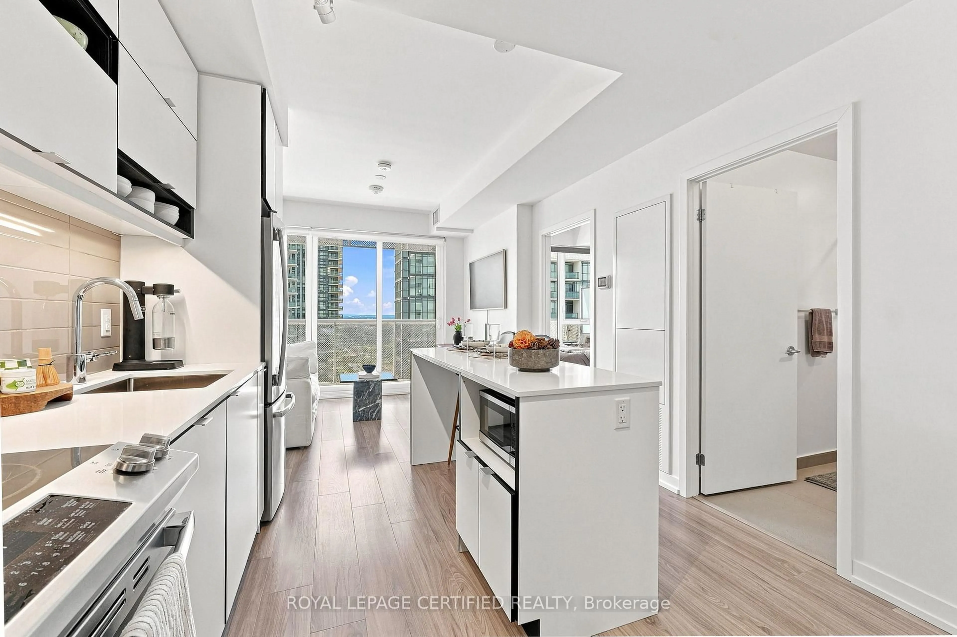 Open concept kitchen, unknown for 4065 Confederation Pkwy #2112, Mississauga Ontario L5B 0L4