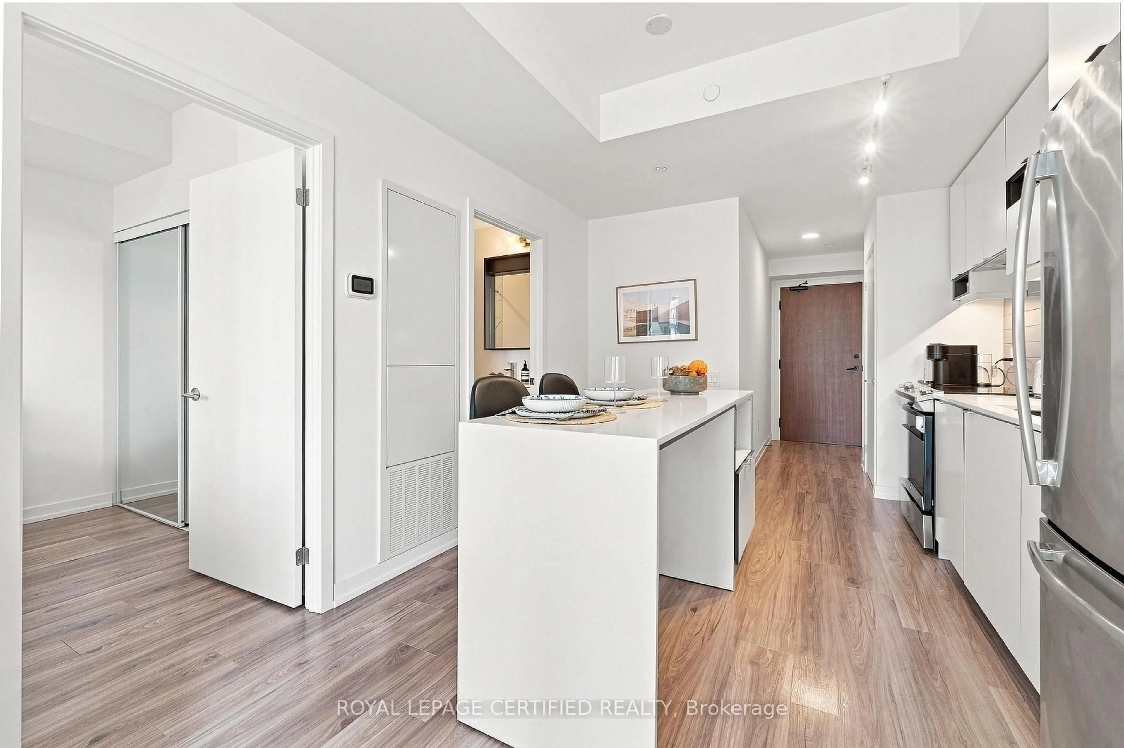 Open concept kitchen, unknown for 4065 Confederation Pkwy #2112, Mississauga Ontario L5B 0L4
