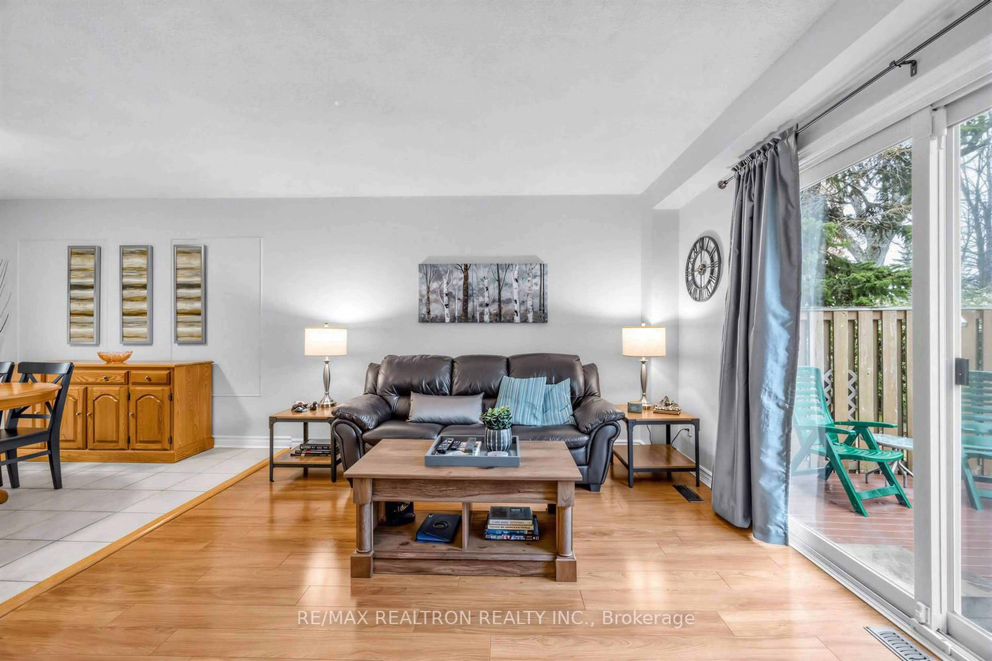 Living room with furniture, unknown for 6699 Falconer Dr #1, Mississauga Ontario L5N 2E3
