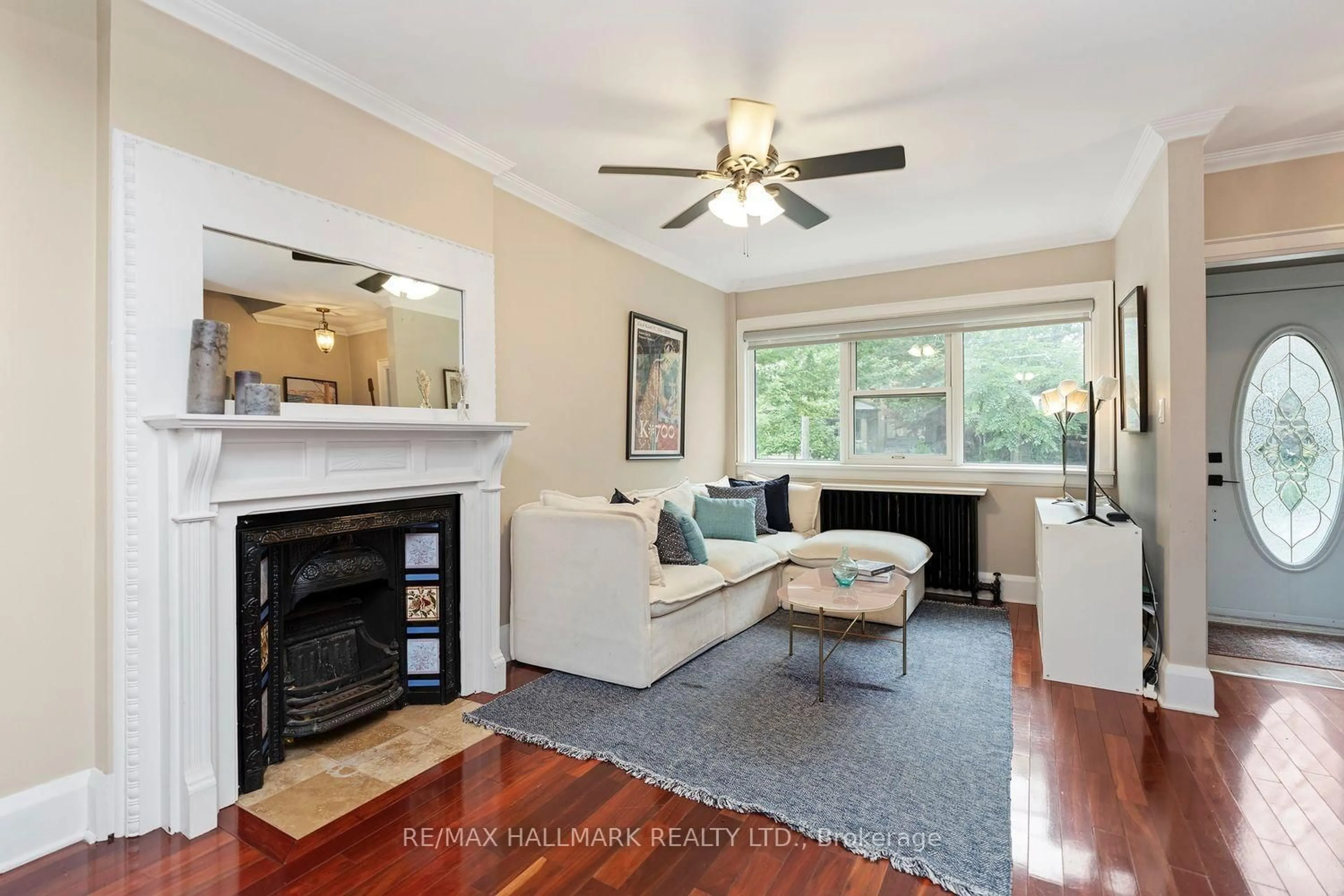 Living room with furniture, unknown for 141 Humbercrest Blvd, Toronto Ontario M6S 4L4