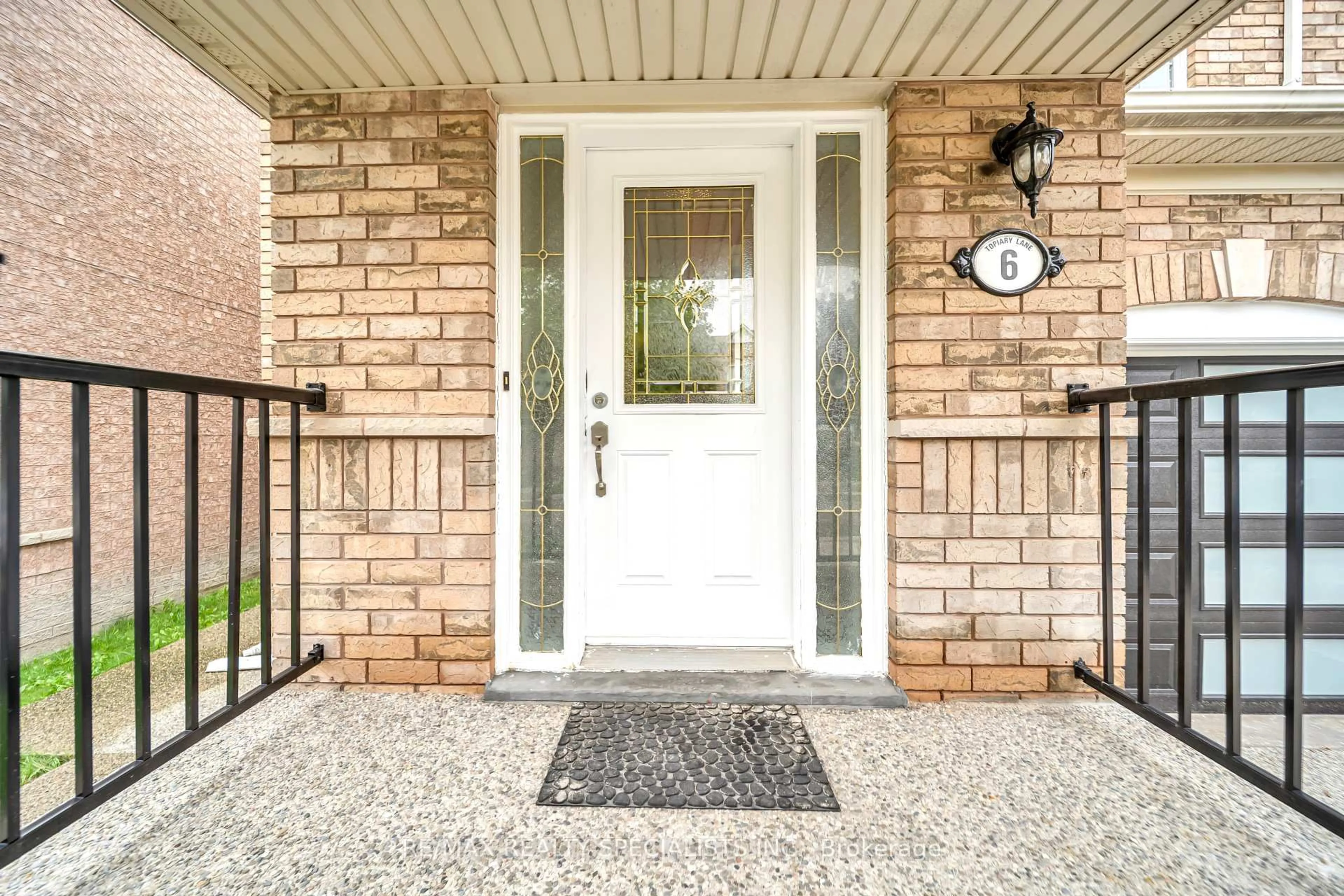 Indoor entryway for 6 Topiary Lane, Brampton Ontario L7A 2K6