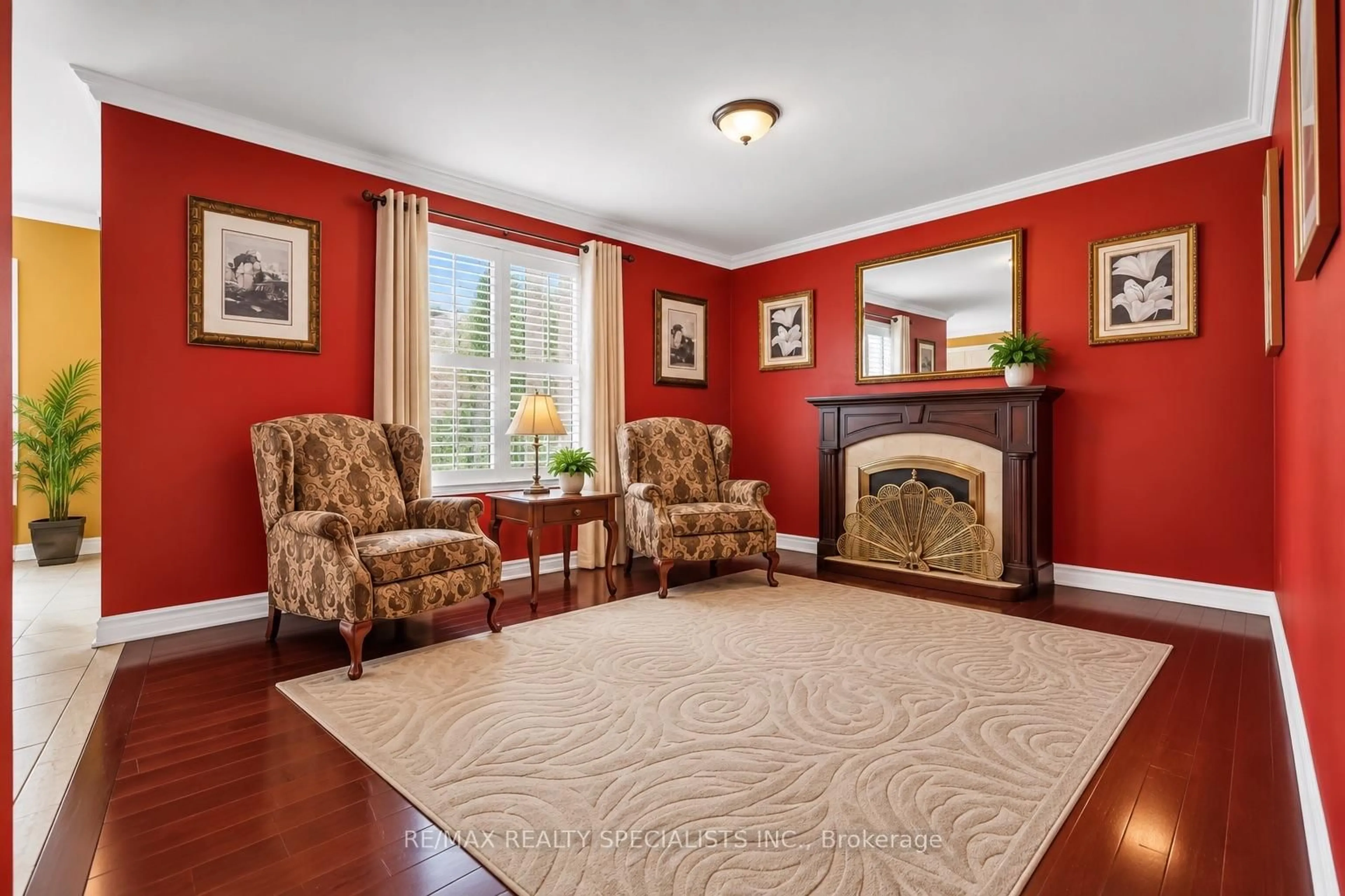 Living room with furniture, carpet floor for 6 Topiary Lane, Brampton Ontario L7A 2K6