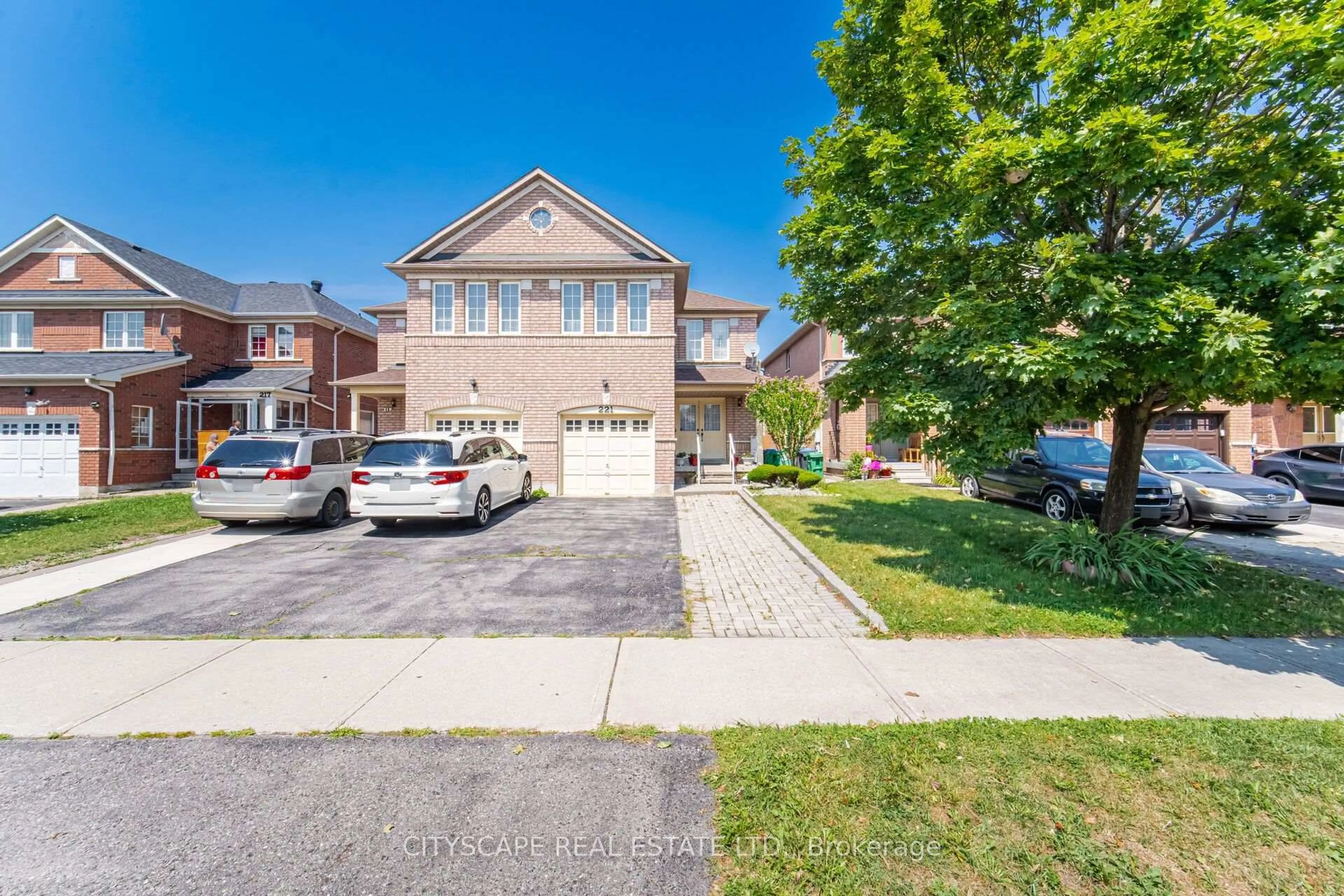 A pic from outside/outdoor area/front of a property/back of a property/a pic from drone, street for 221 Richvale Dr, Brampton Ontario L6Z 4W2