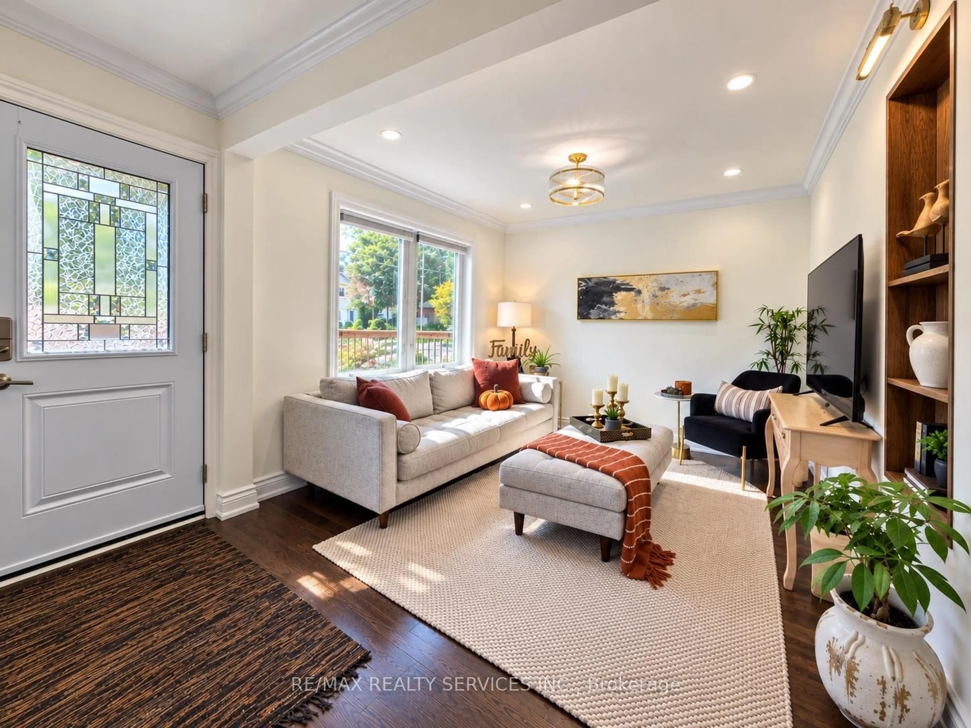Living room with furniture, unknown for 21 Mcintosh Ave, Toronto Ontario M8Y 3E1