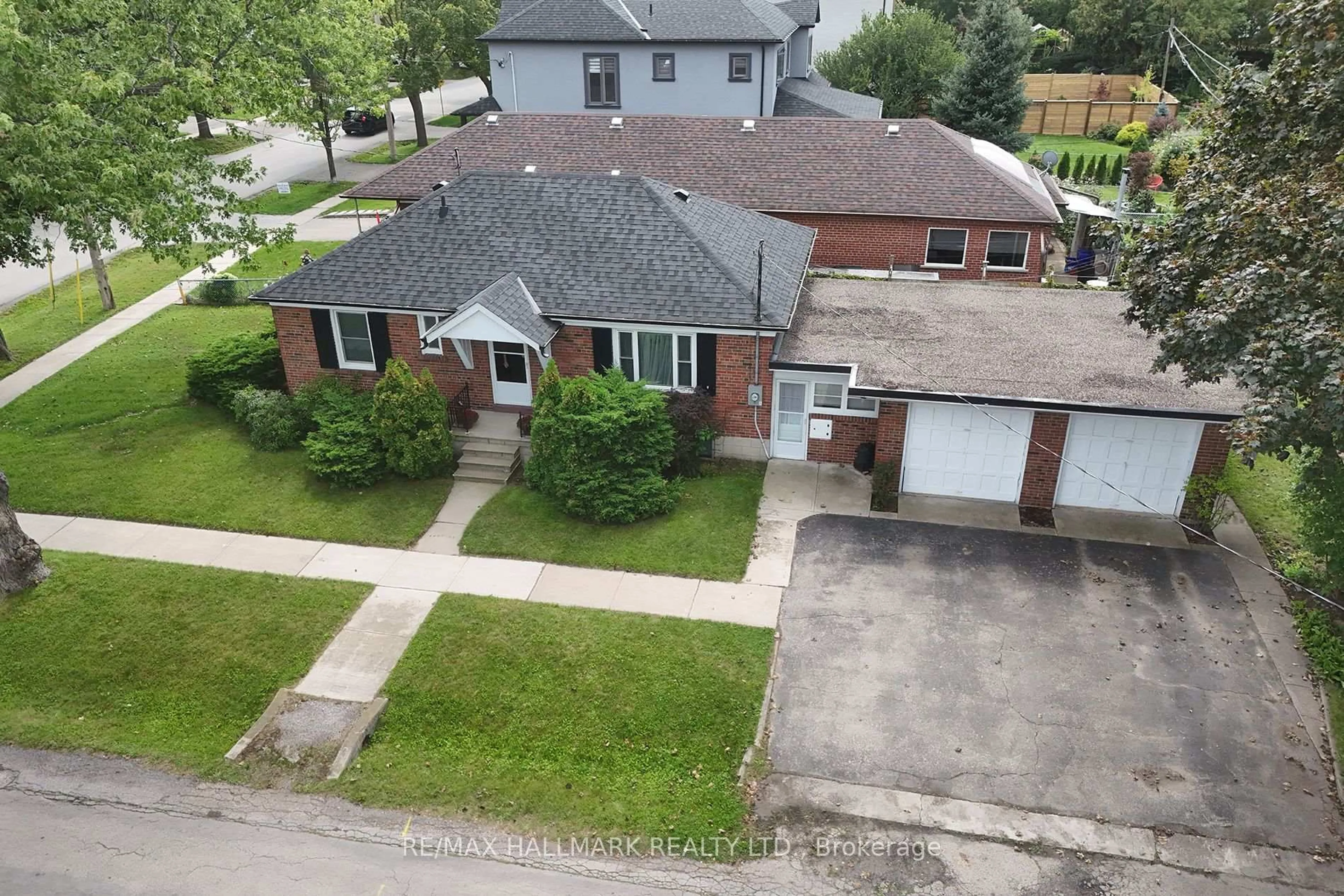 A pic from outside/outdoor area/front of a property/back of a property/a pic from drone, street for 55 Athol Ave, Toronto Ontario M8Z 2A6