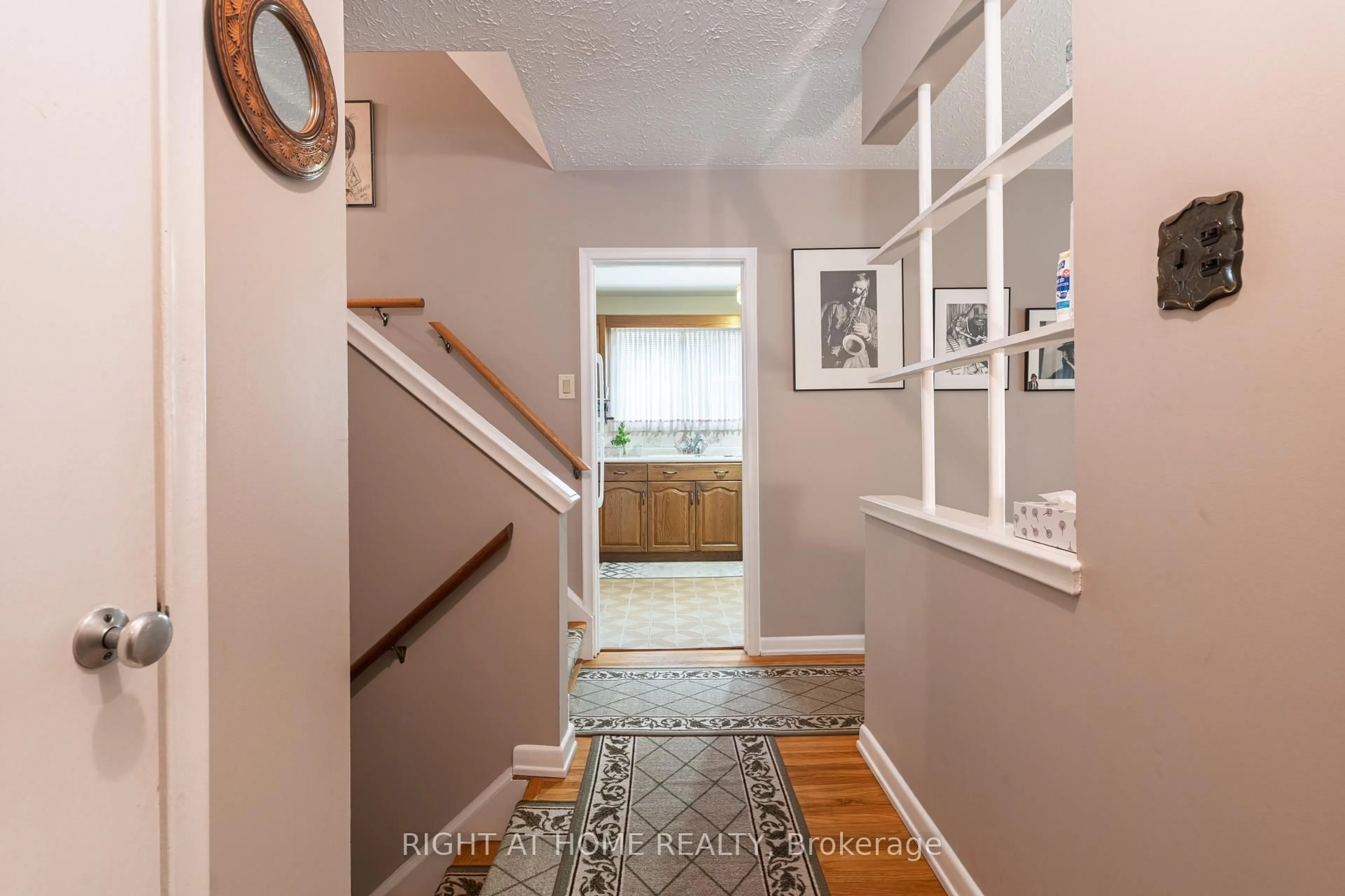 Indoor entryway for 22 Monterrey Dr, Toronto Ontario M9V 1S8