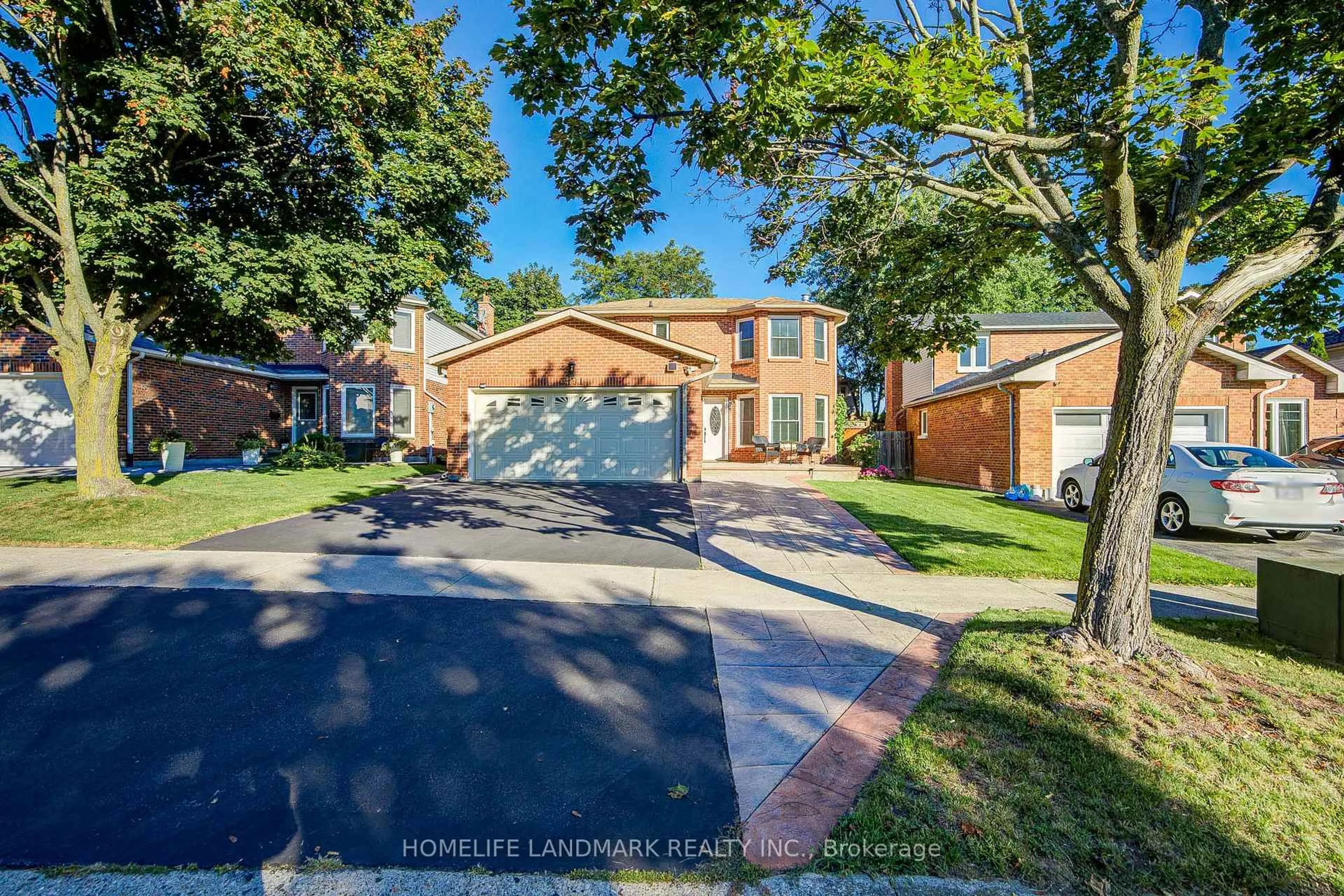 A pic from outside/outdoor area/front of a property/back of a property/a pic from drone, street for 3191 Renton Rd, Burlington Ontario L7M 2W8