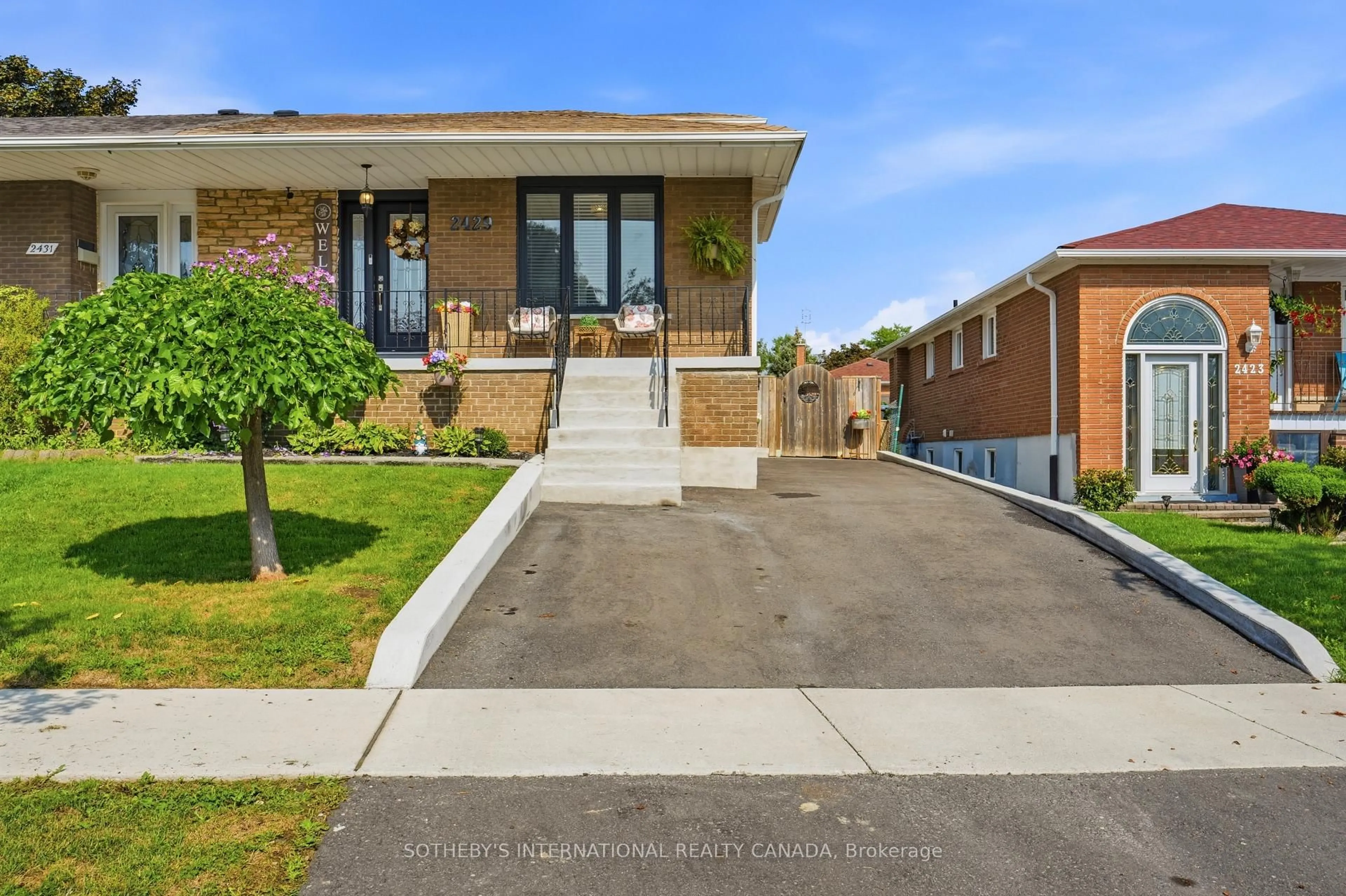 Home with brick exterior material, street for 2429 Whaley Dr, Mississauga Ontario L5B 2B3