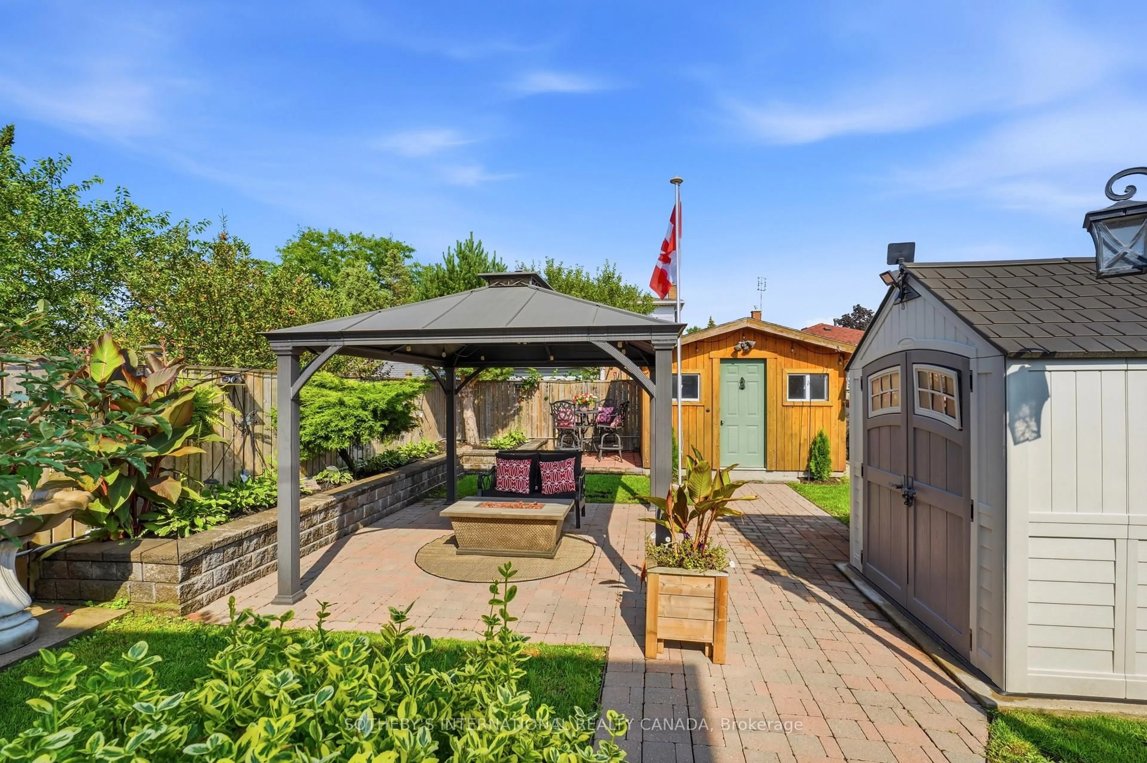 Patio, street for 2429 Whaley Dr, Mississauga Ontario L5B 2B3