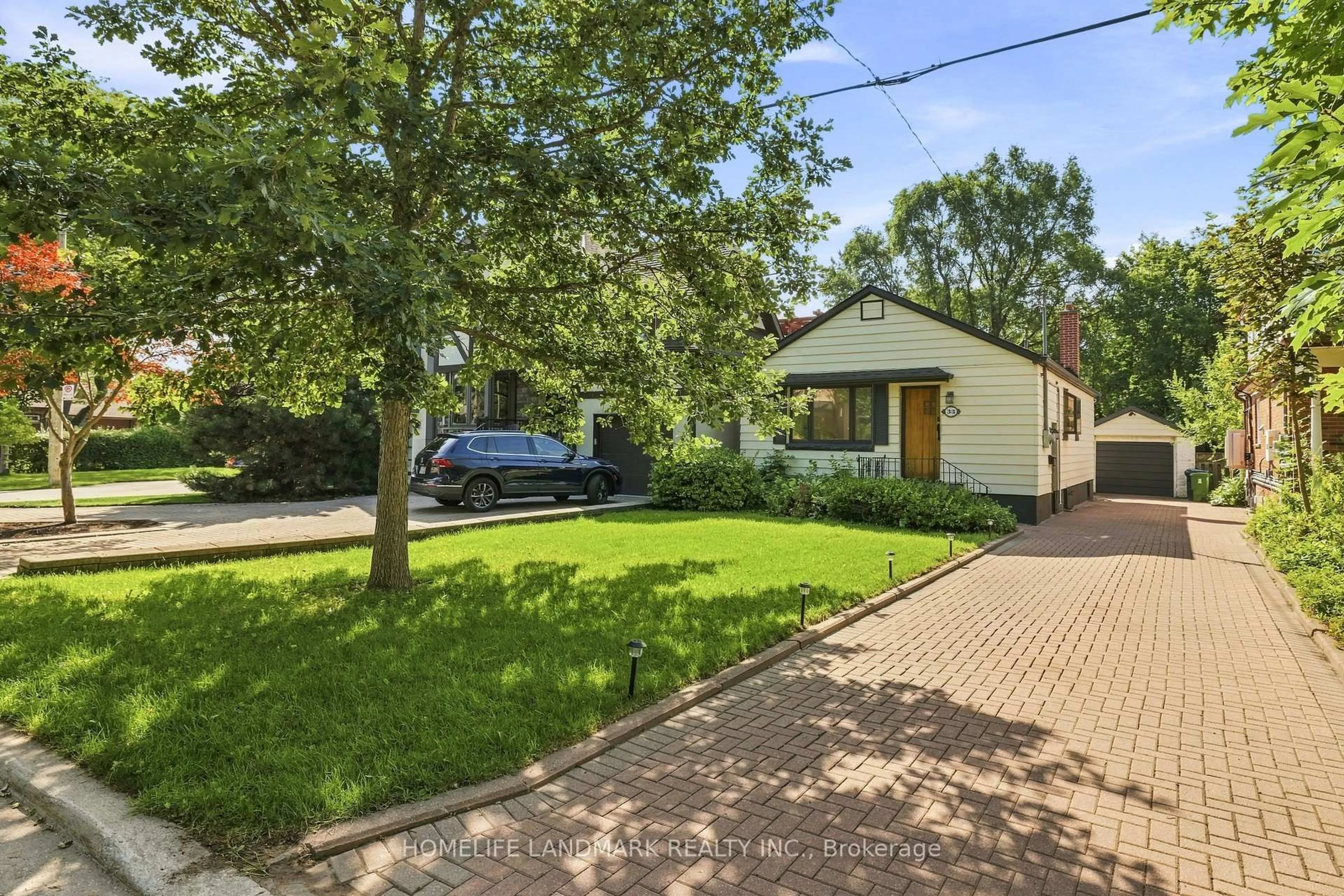 A pic from outside/outdoor area/front of a property/back of a property/a pic from drone, street for 33 Ash Cres, Toronto Ontario M8W 1E4