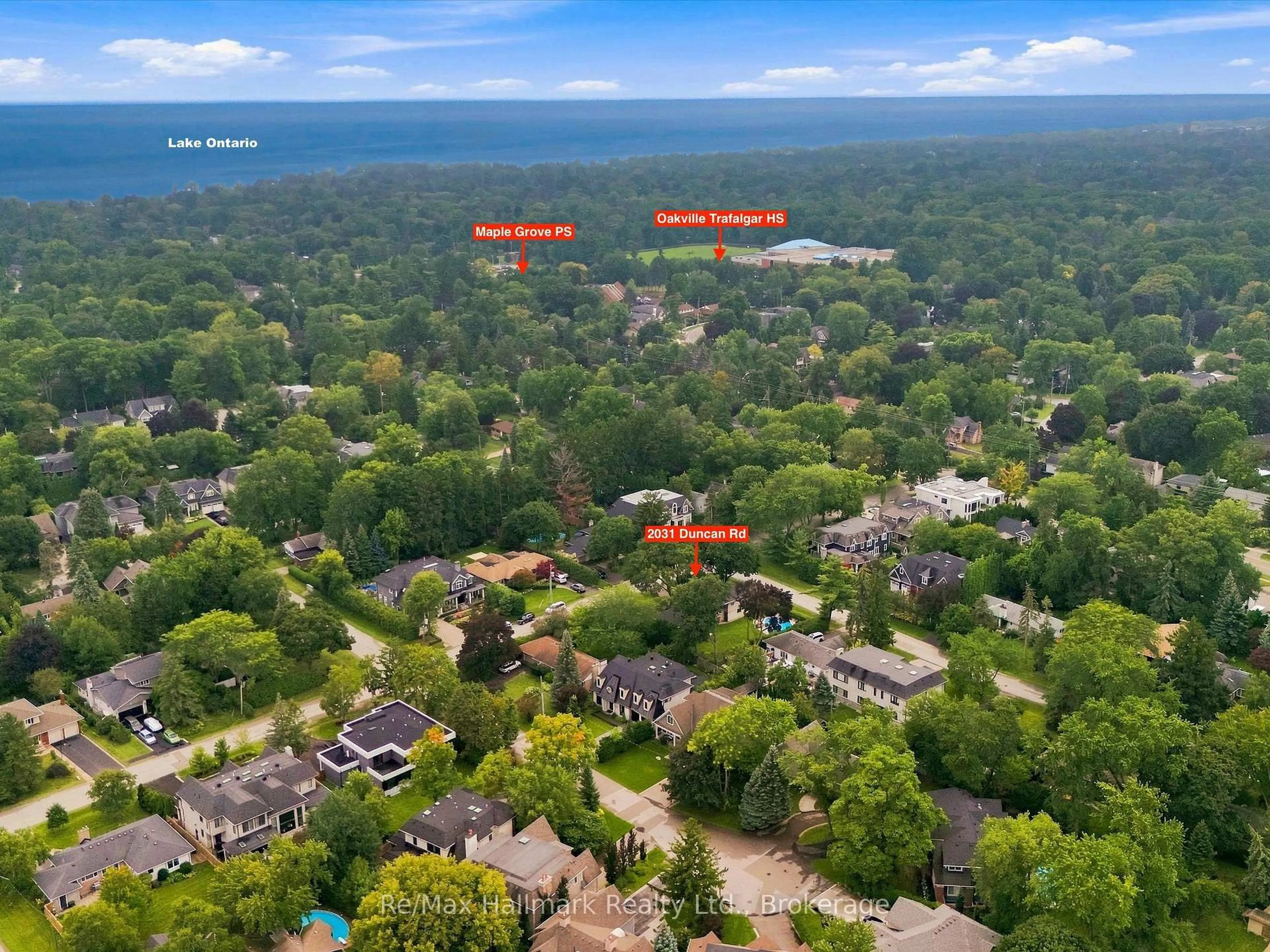 A pic from outside/outdoor area/front of a property/back of a property/a pic from drone, forest/trees view for 2031 DUNCAN Rd, Oakville Ontario L6J 2R9