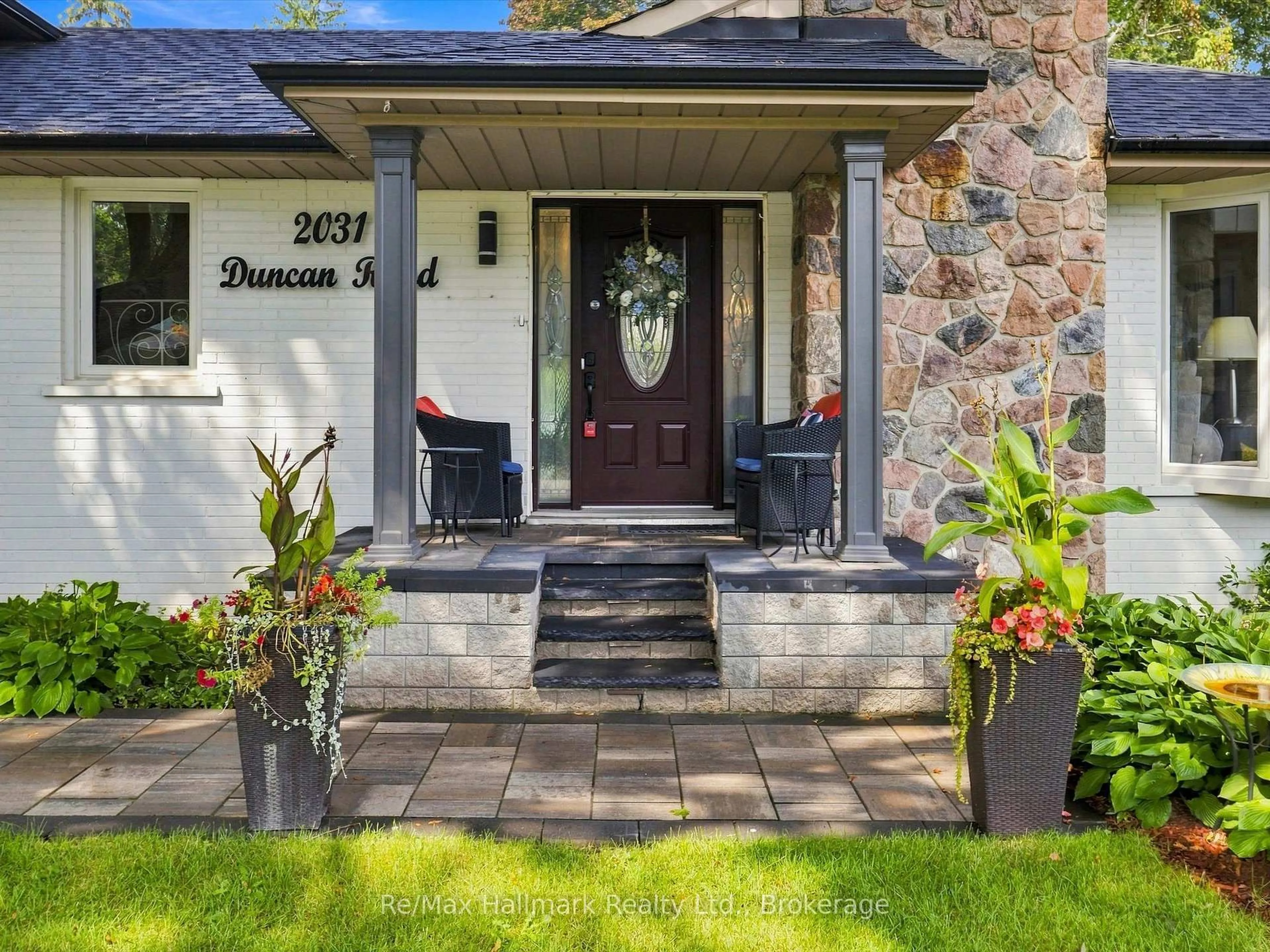 Indoor entryway for 2031 DUNCAN Rd, Oakville Ontario L6J 2R9
