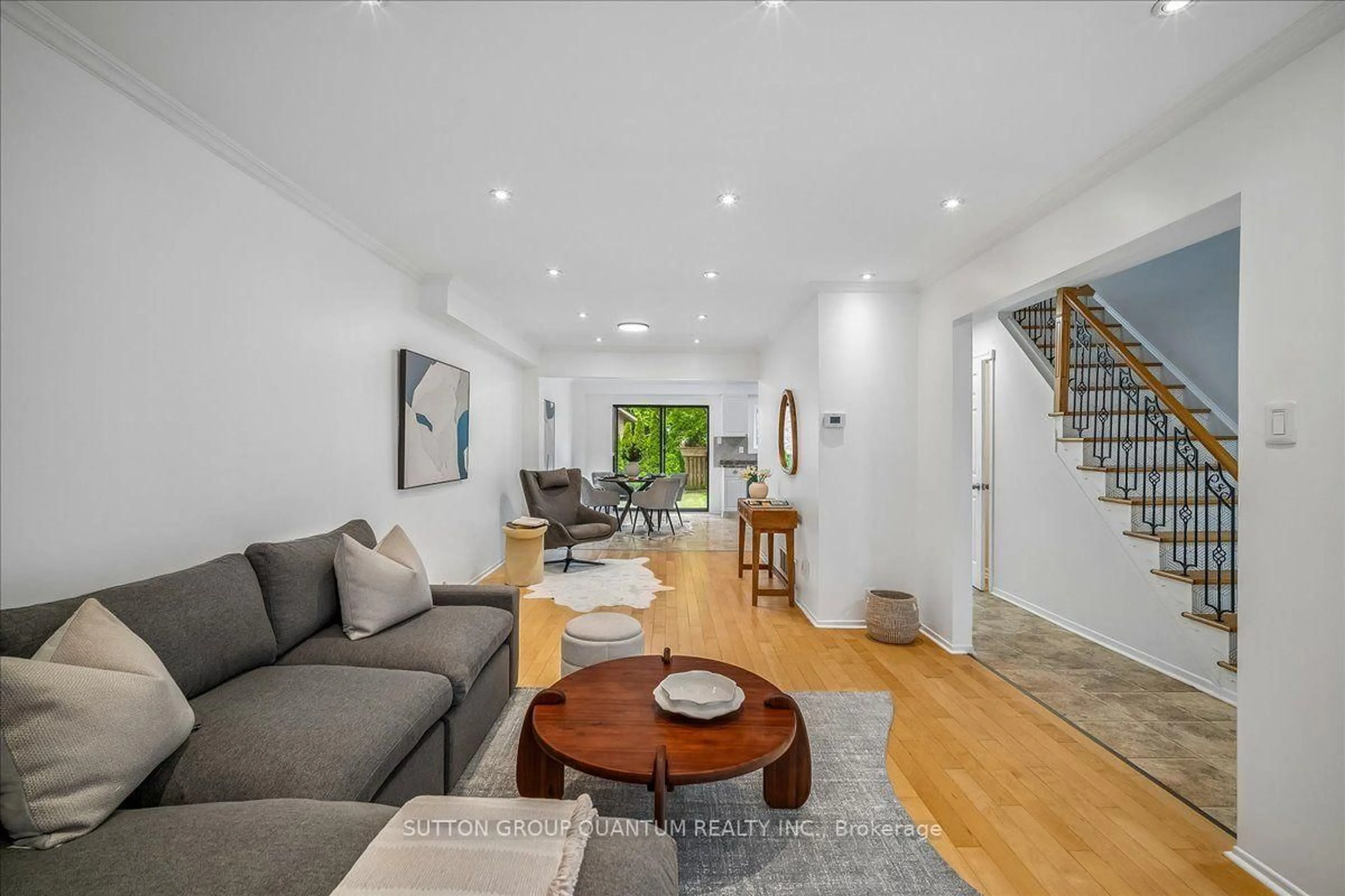 Living room with furniture, unknown for 1023 Runnymead Cres, Oakville Ontario L6M 1C5