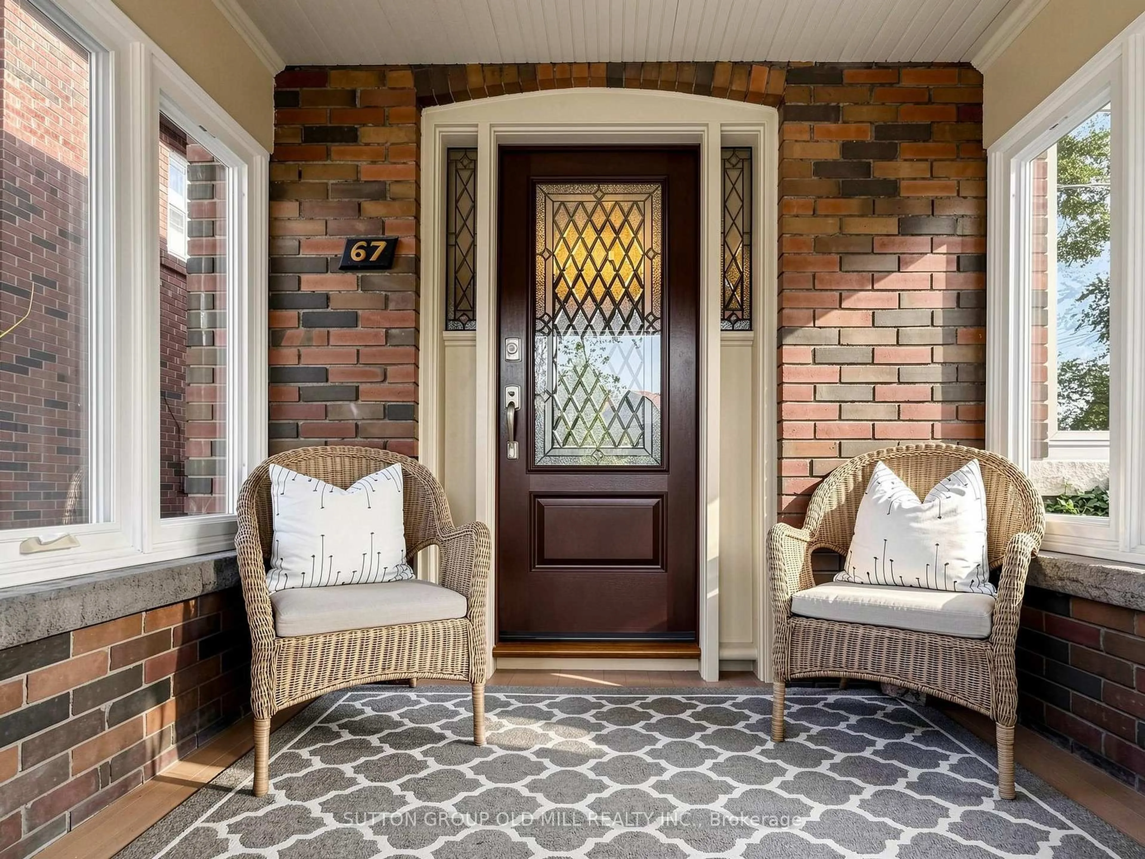 Indoor entryway for 67 Old Mill Dr, Toronto Ontario M6S 4J8