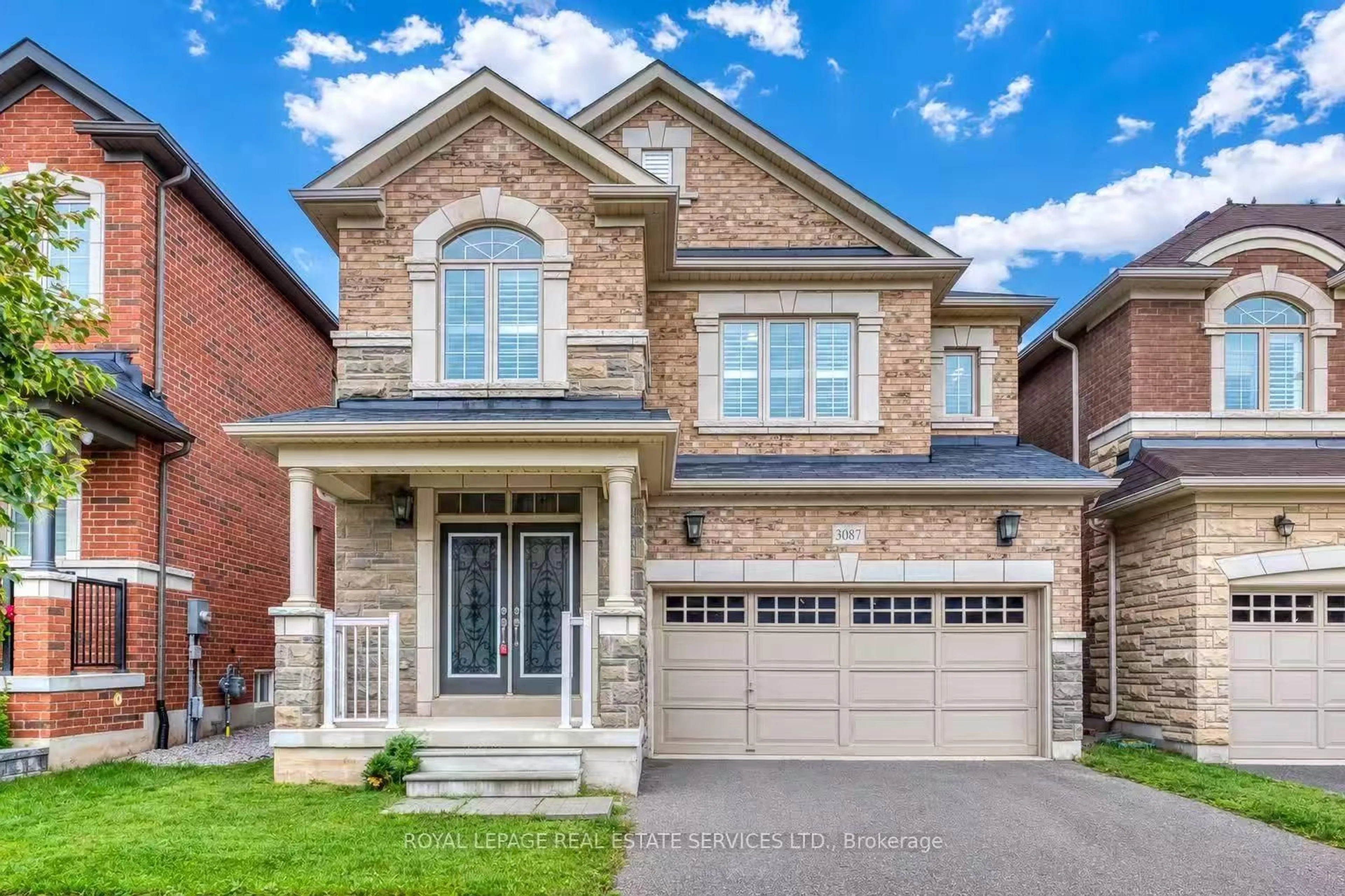 Home with brick exterior material, street for 3087 Streamwood Pass, Oakville Ontario L6H 0S8
