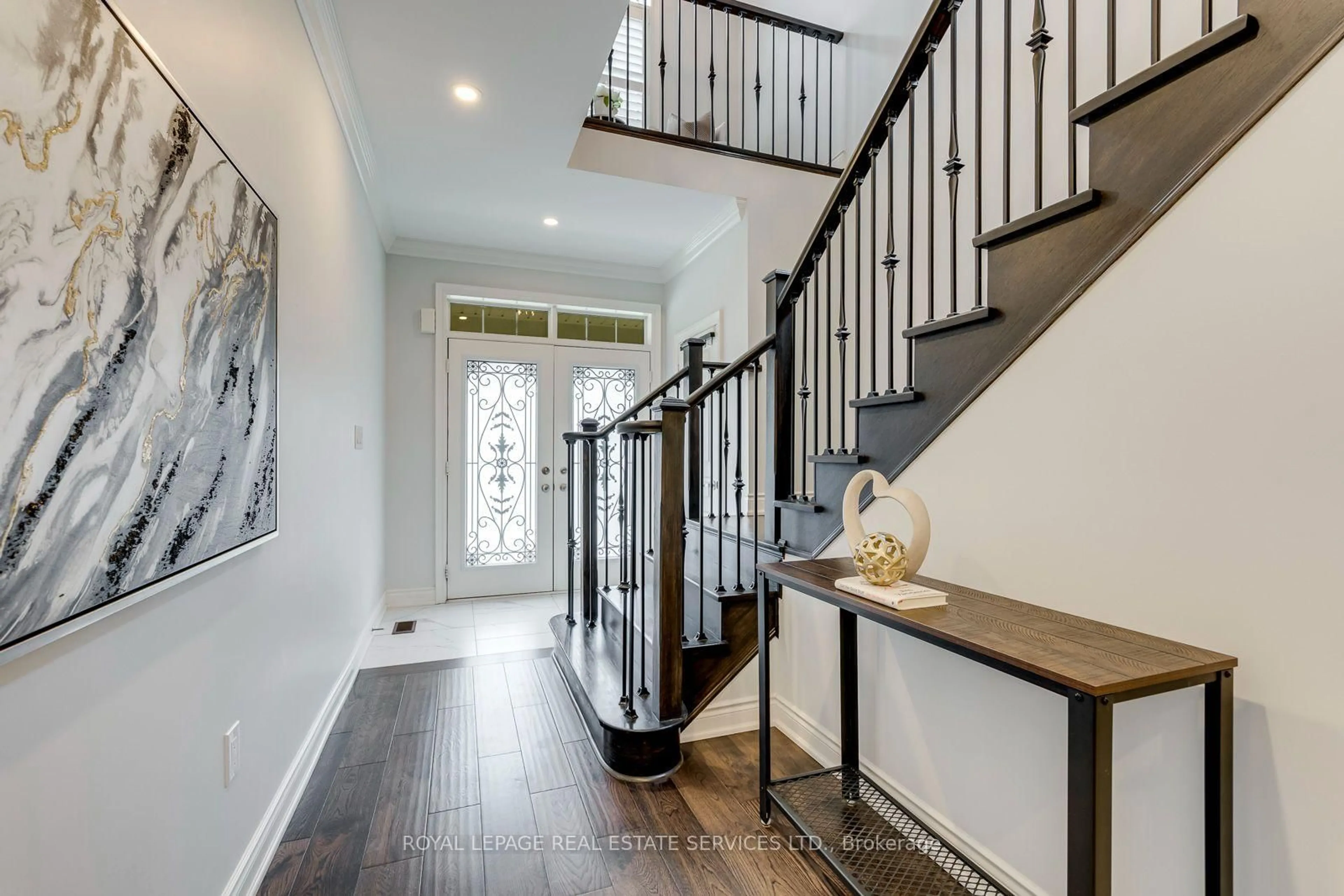 Indoor entryway for 3087 Streamwood Pass, Oakville Ontario L6H 0S8