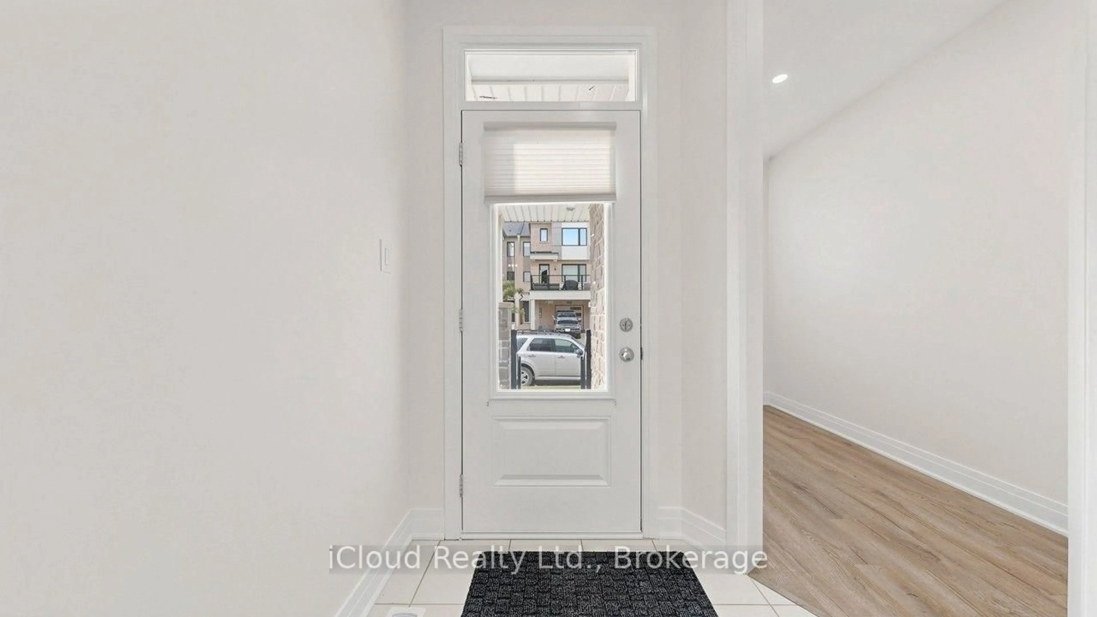 Indoor entryway for 563 Bellflower Crt, Milton Ontario L9E 1W5