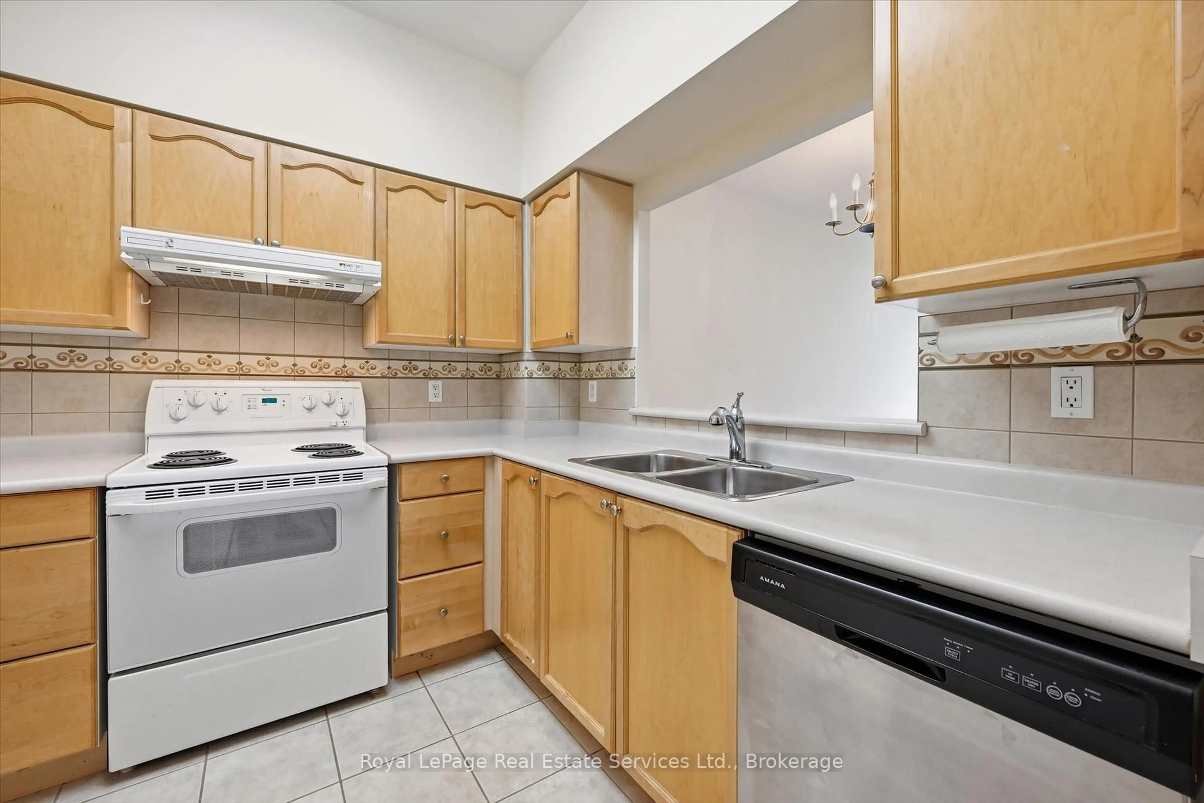 Standard kitchen, unknown for 100 Burloak Dr #1510, Burlington Ontario L7L 6P6